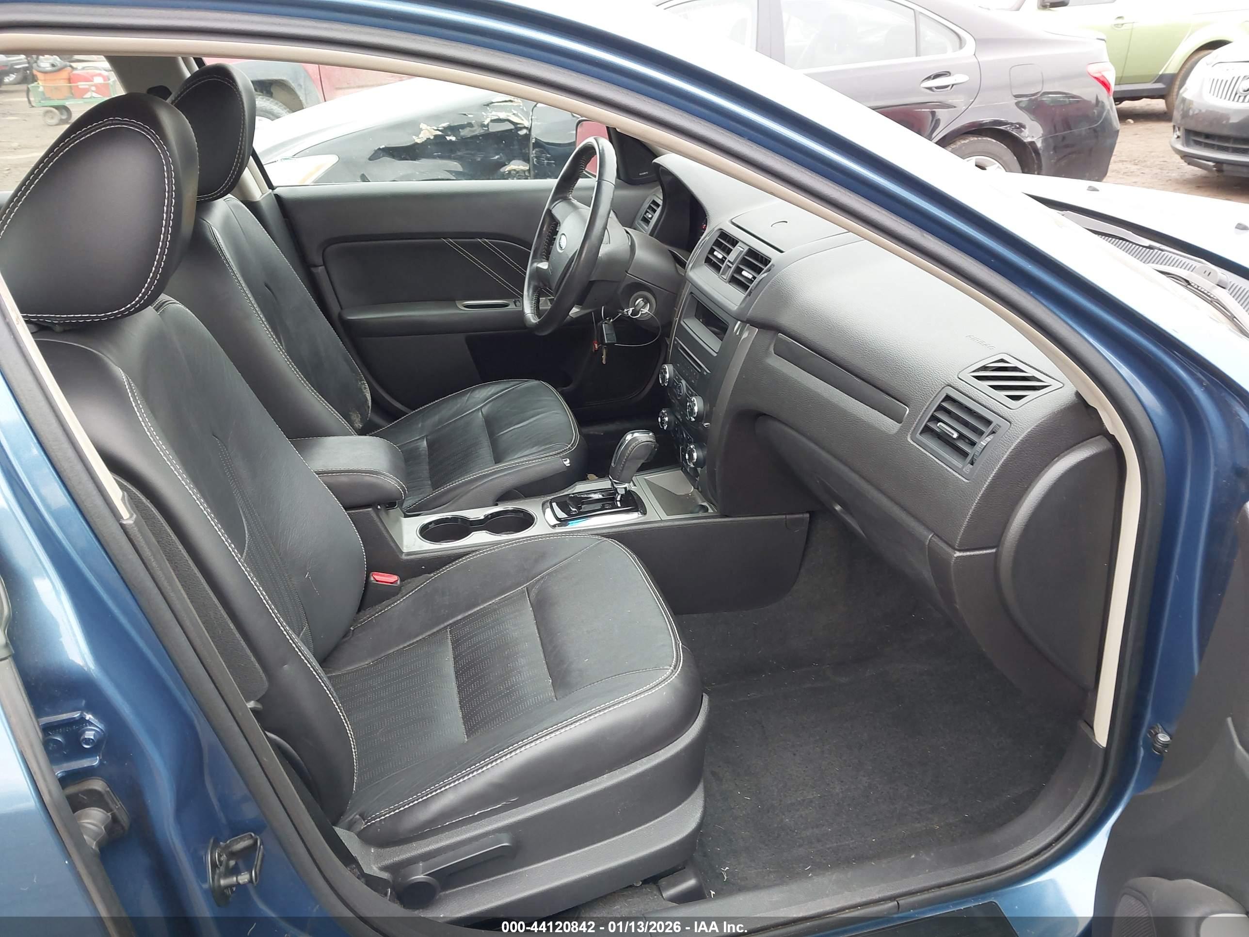 FORD FUSION image 5
