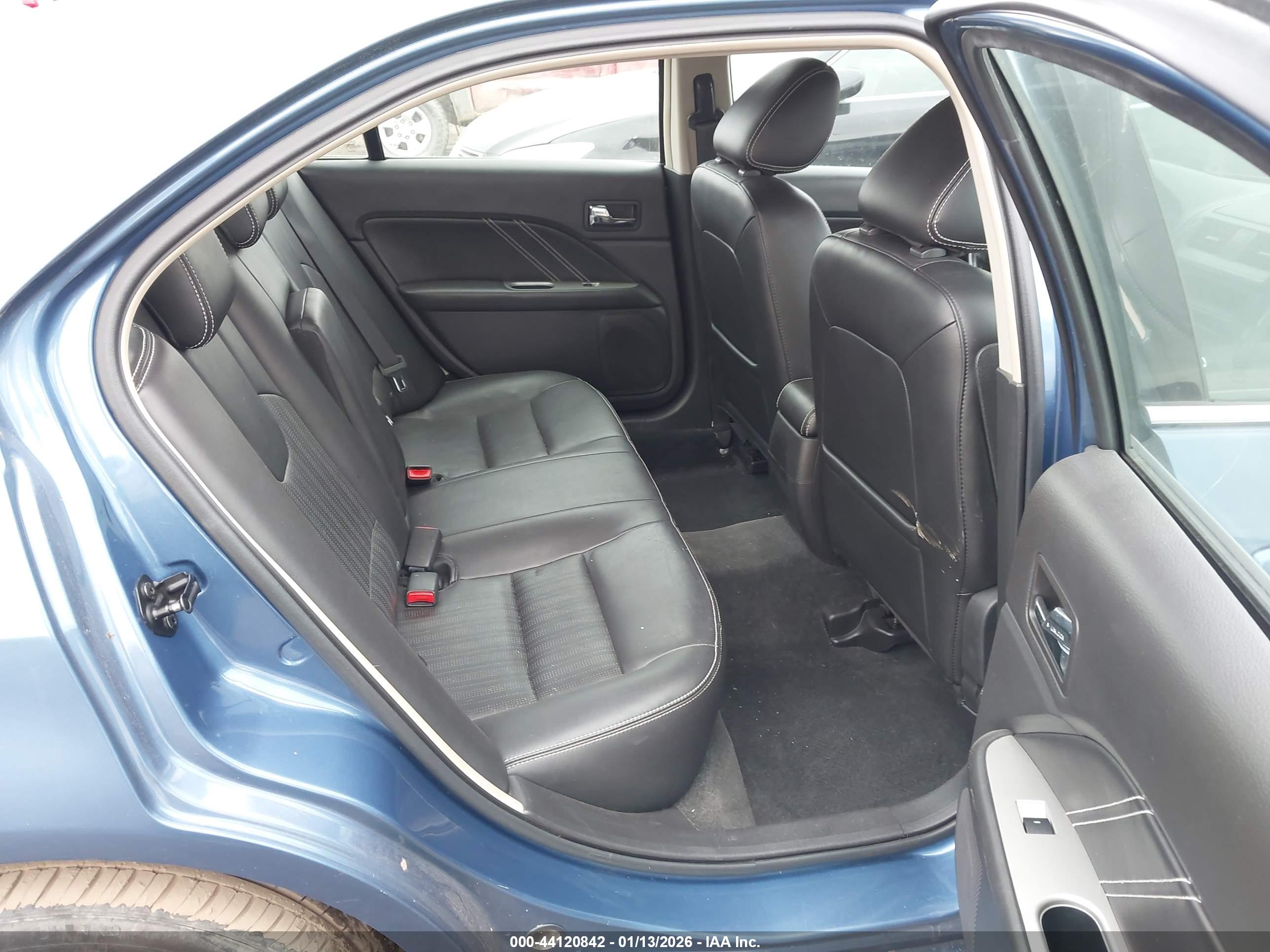 FORD FUSION image 8