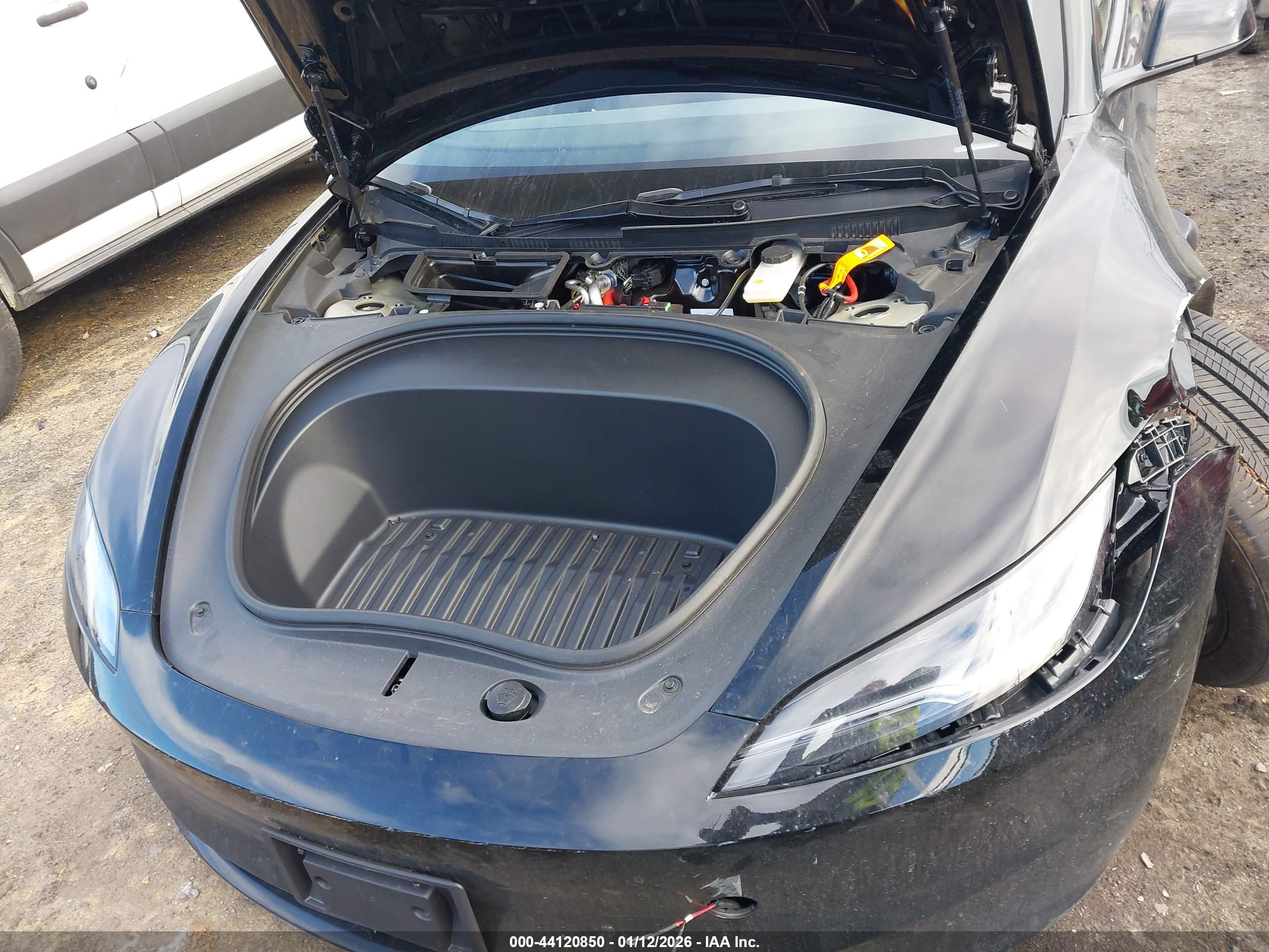 TESLA MODEL image 10