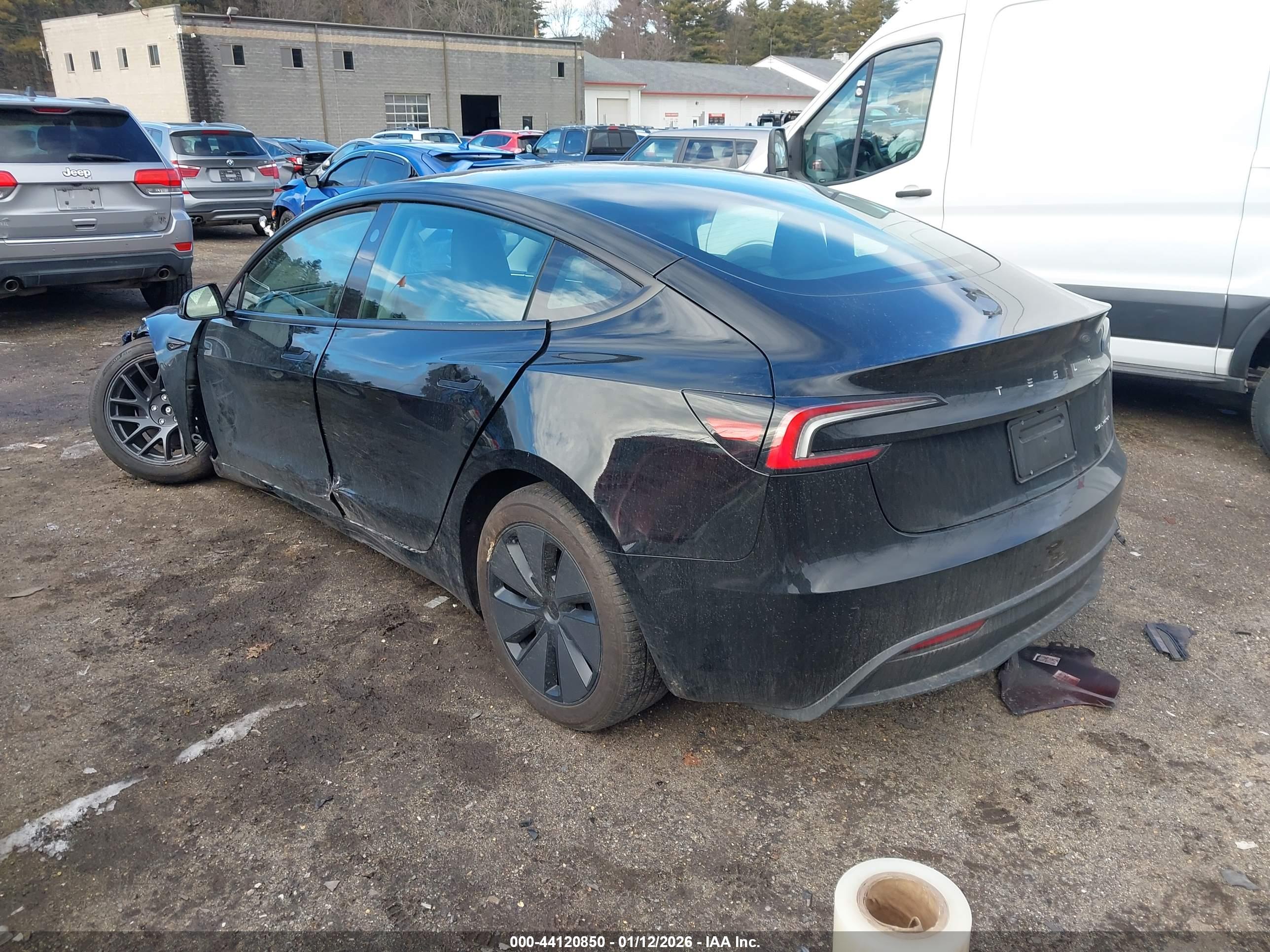 TESLA MODEL image 3