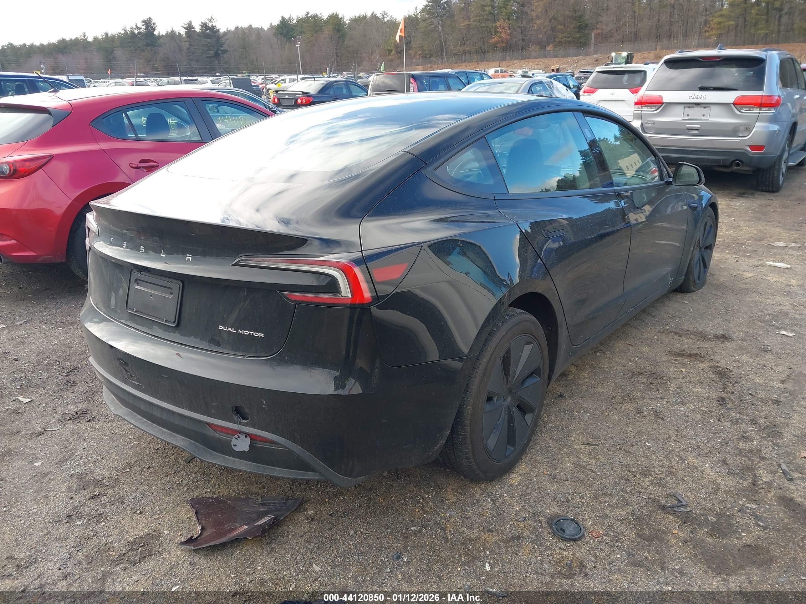 TESLA MODEL image 4