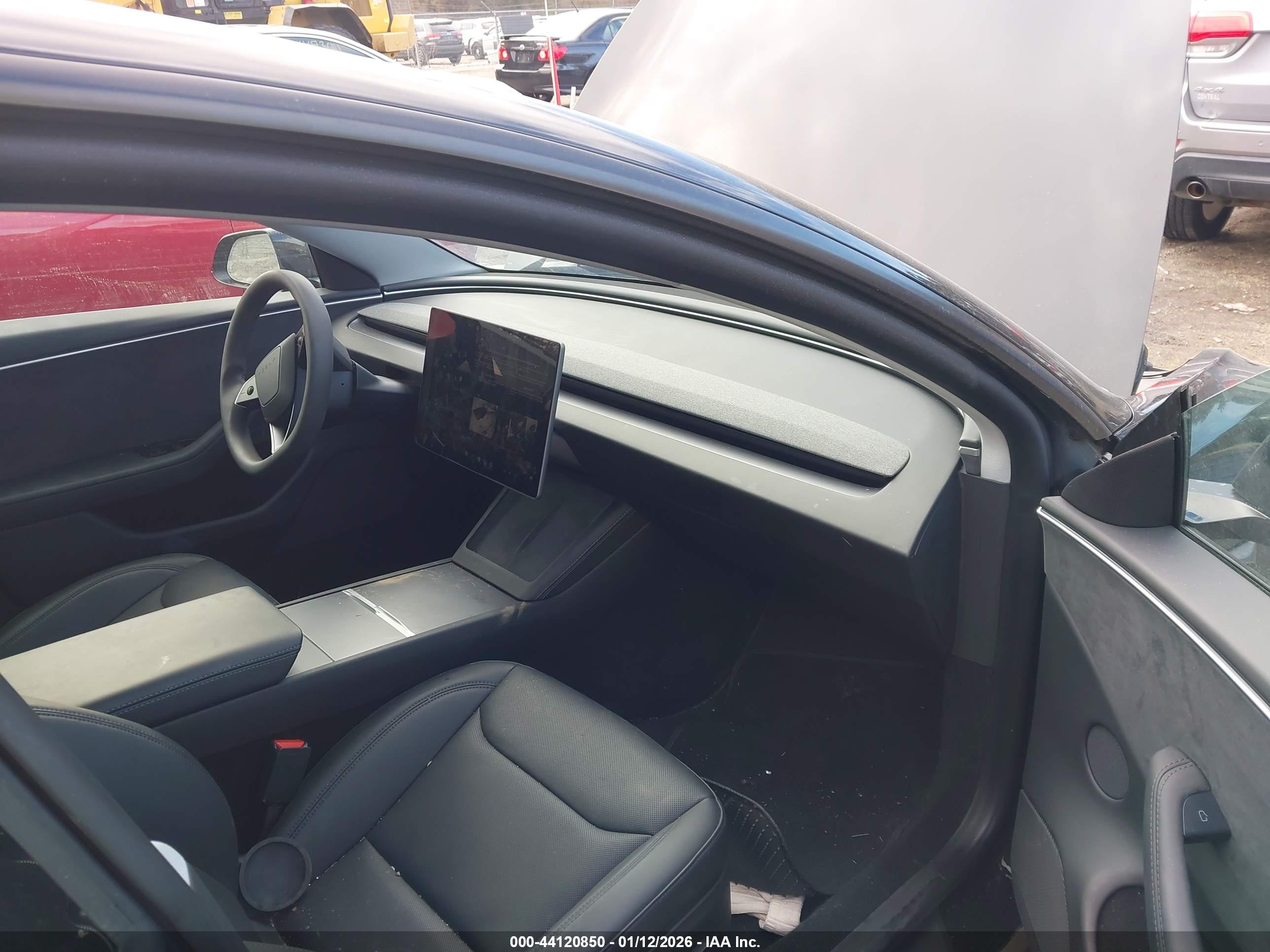 TESLA MODEL image 5