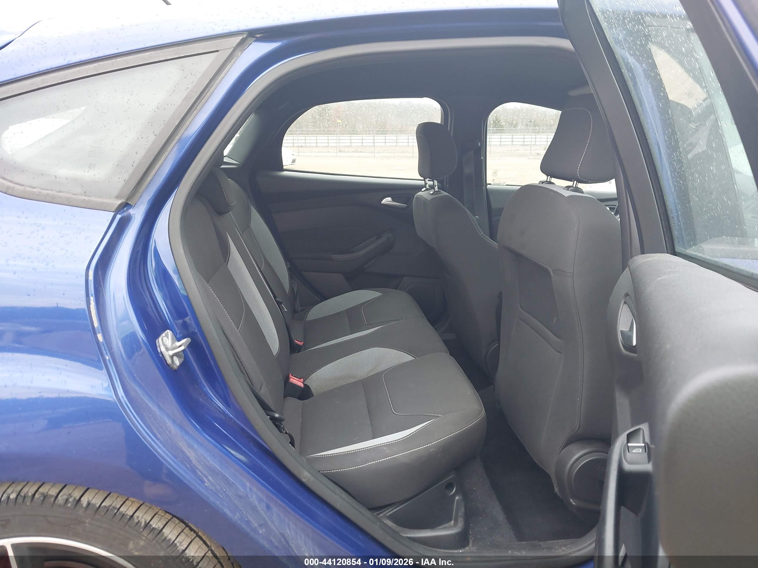 FORD FOCUS image 8