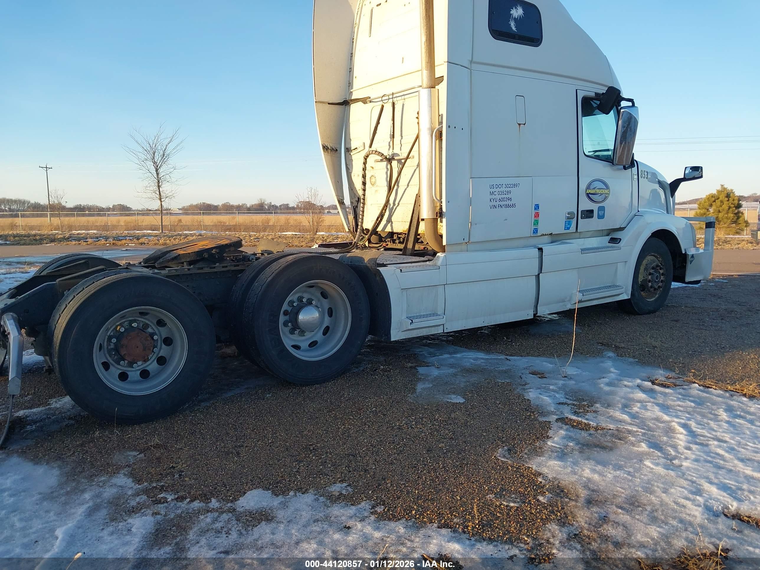 VOLVO VN image 4