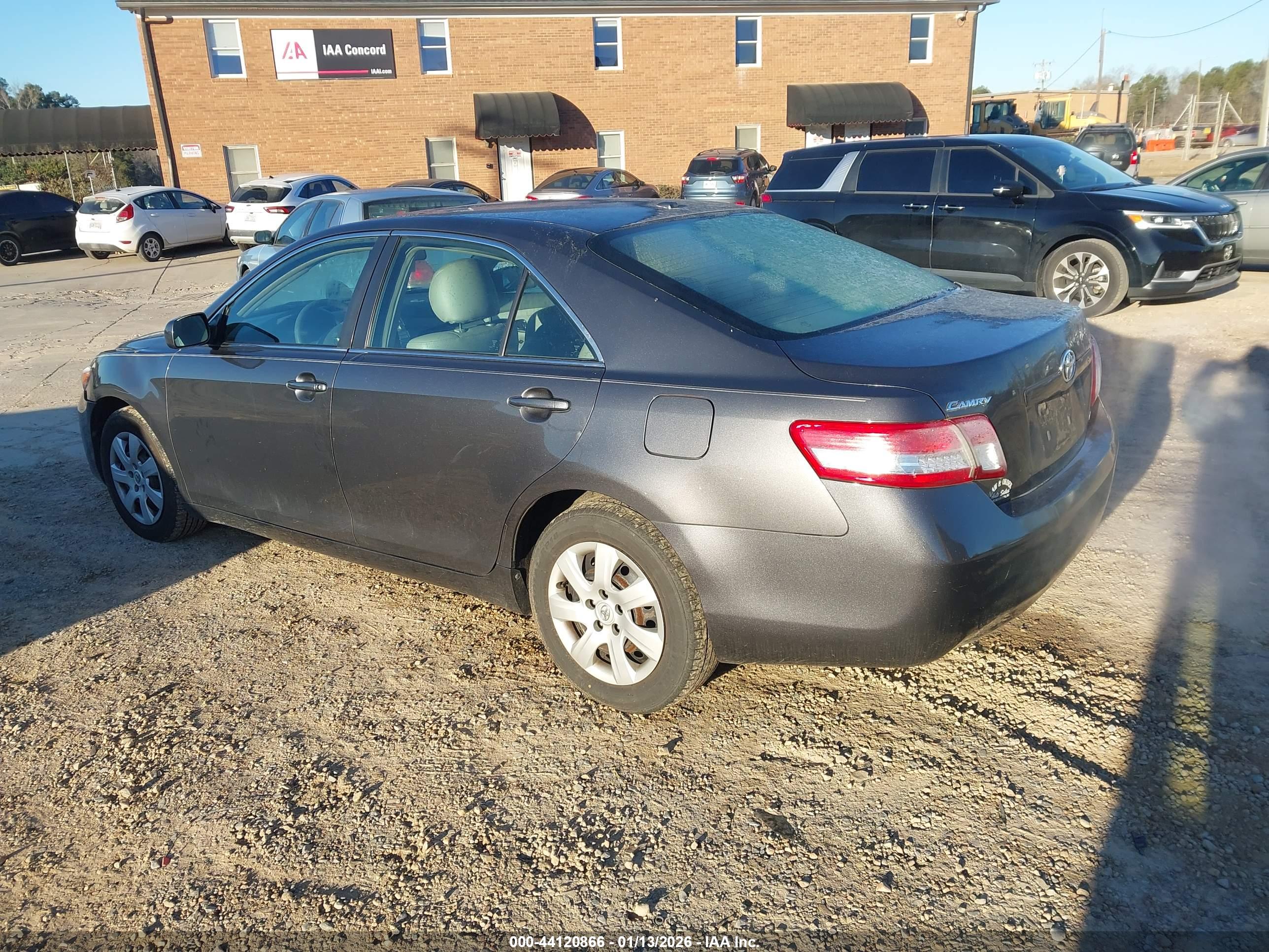 TOYOTA CAMRY image 3