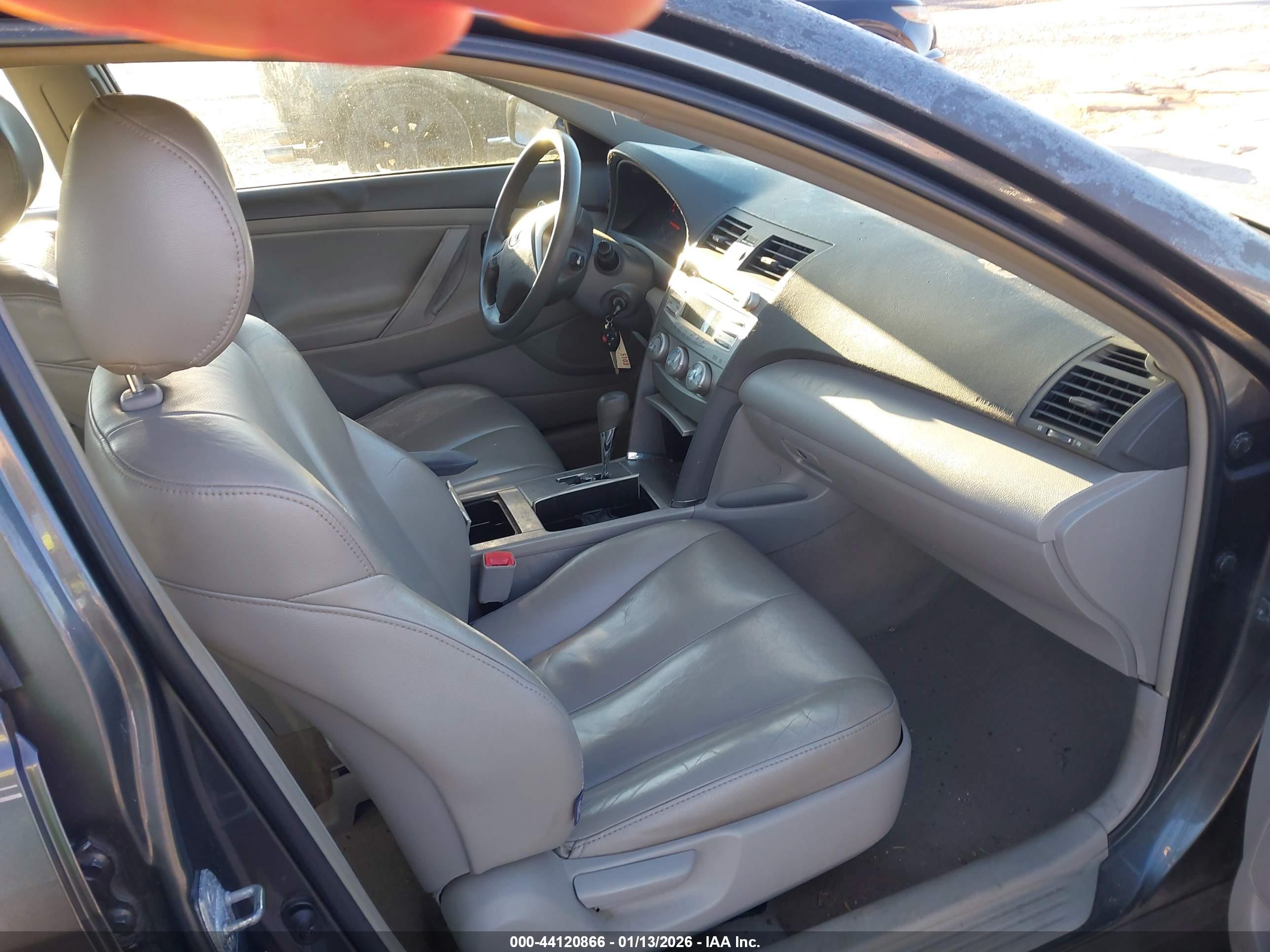 TOYOTA CAMRY image 5