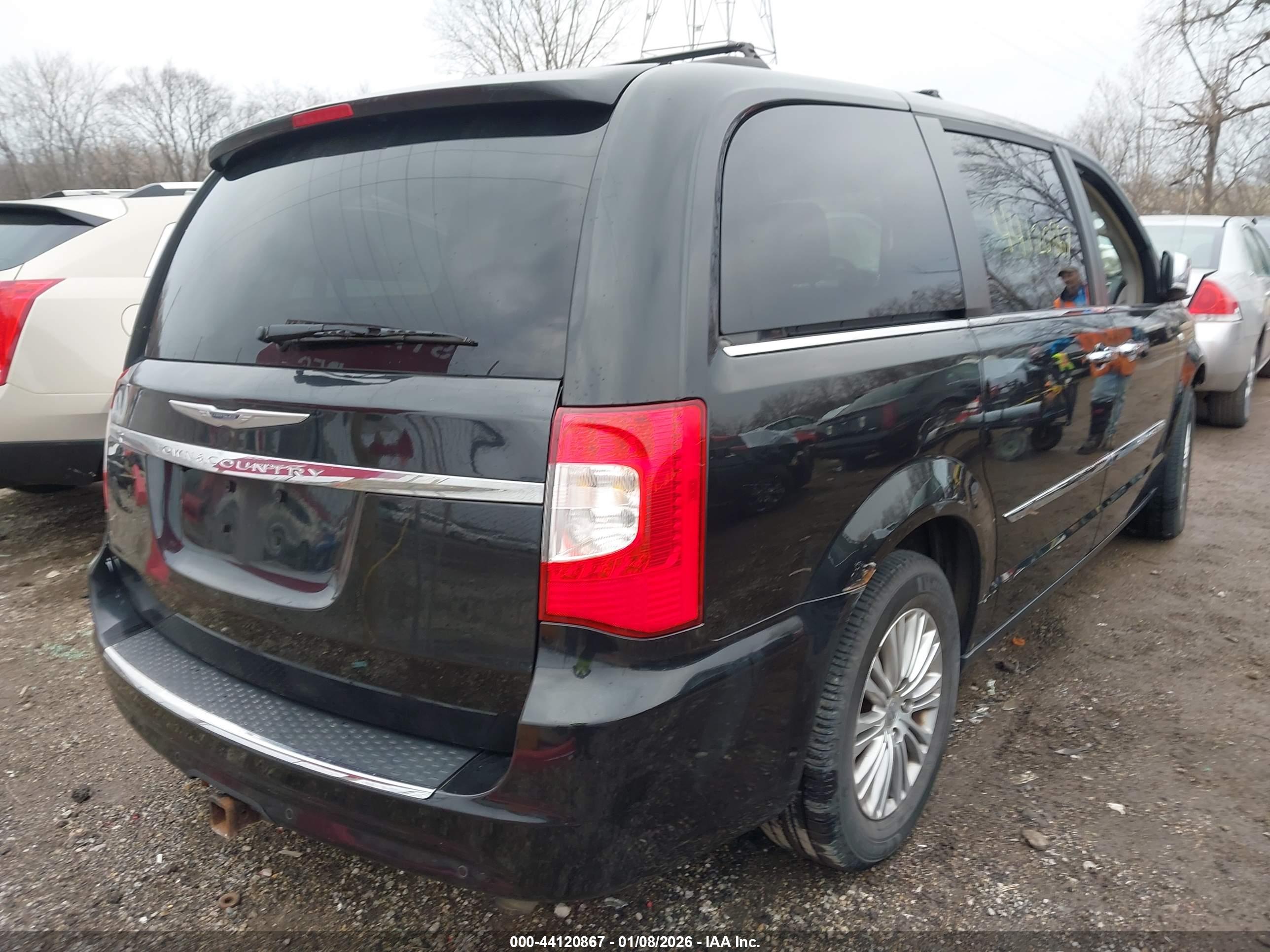 CHRYSLER TOWN image 4