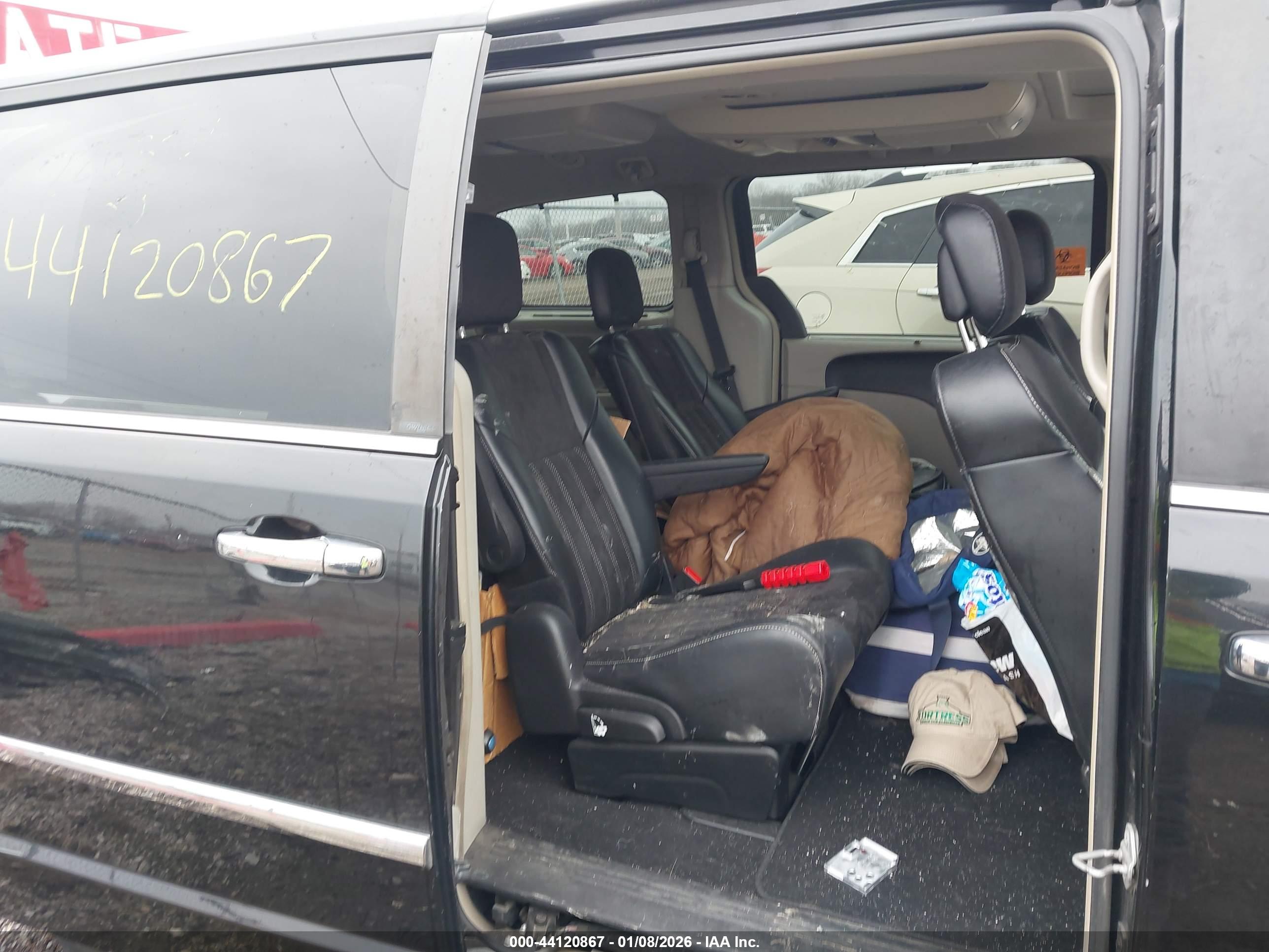 CHRYSLER TOWN image 8