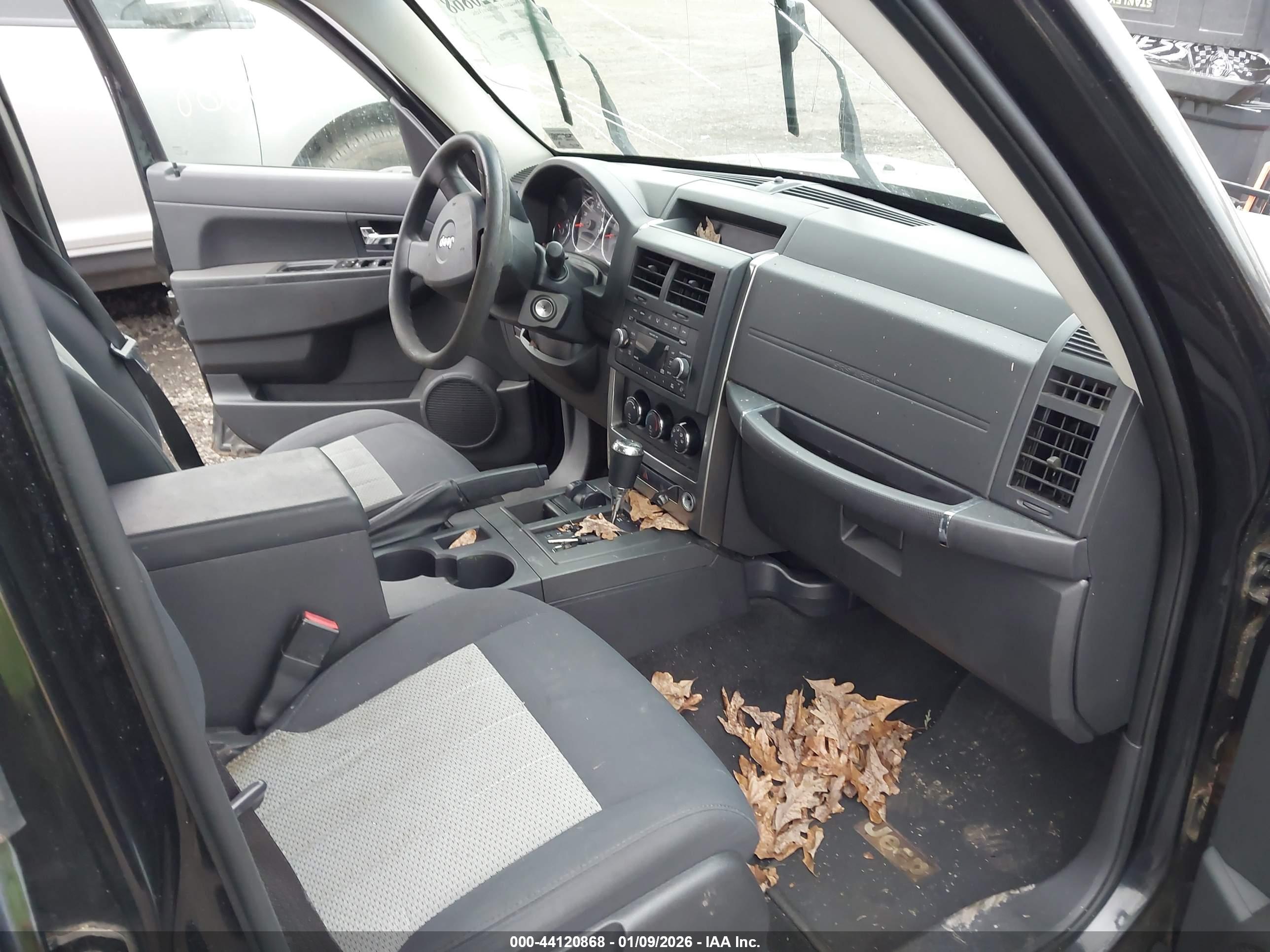 JEEP LIBERTY image 5