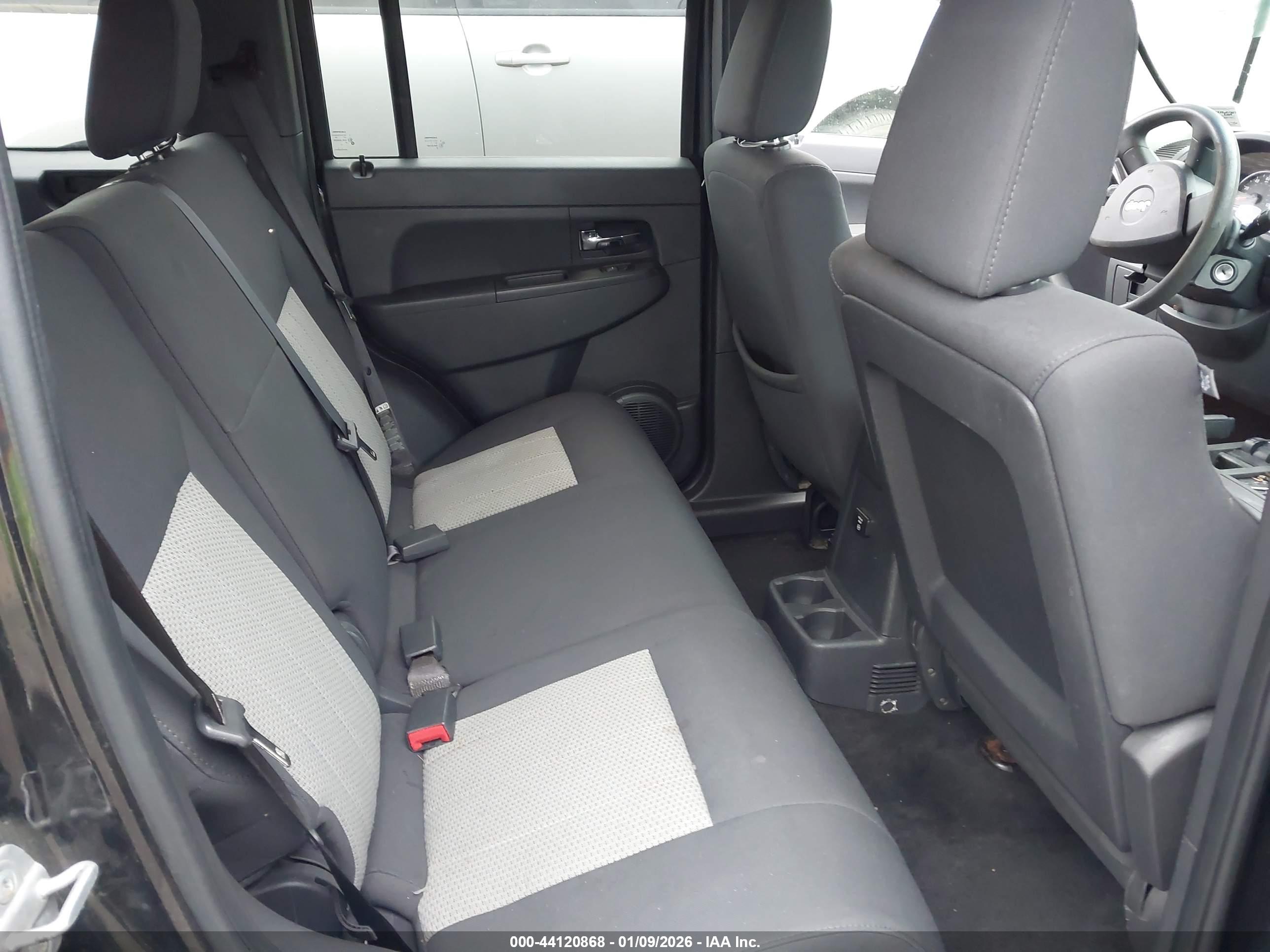 JEEP LIBERTY image 8