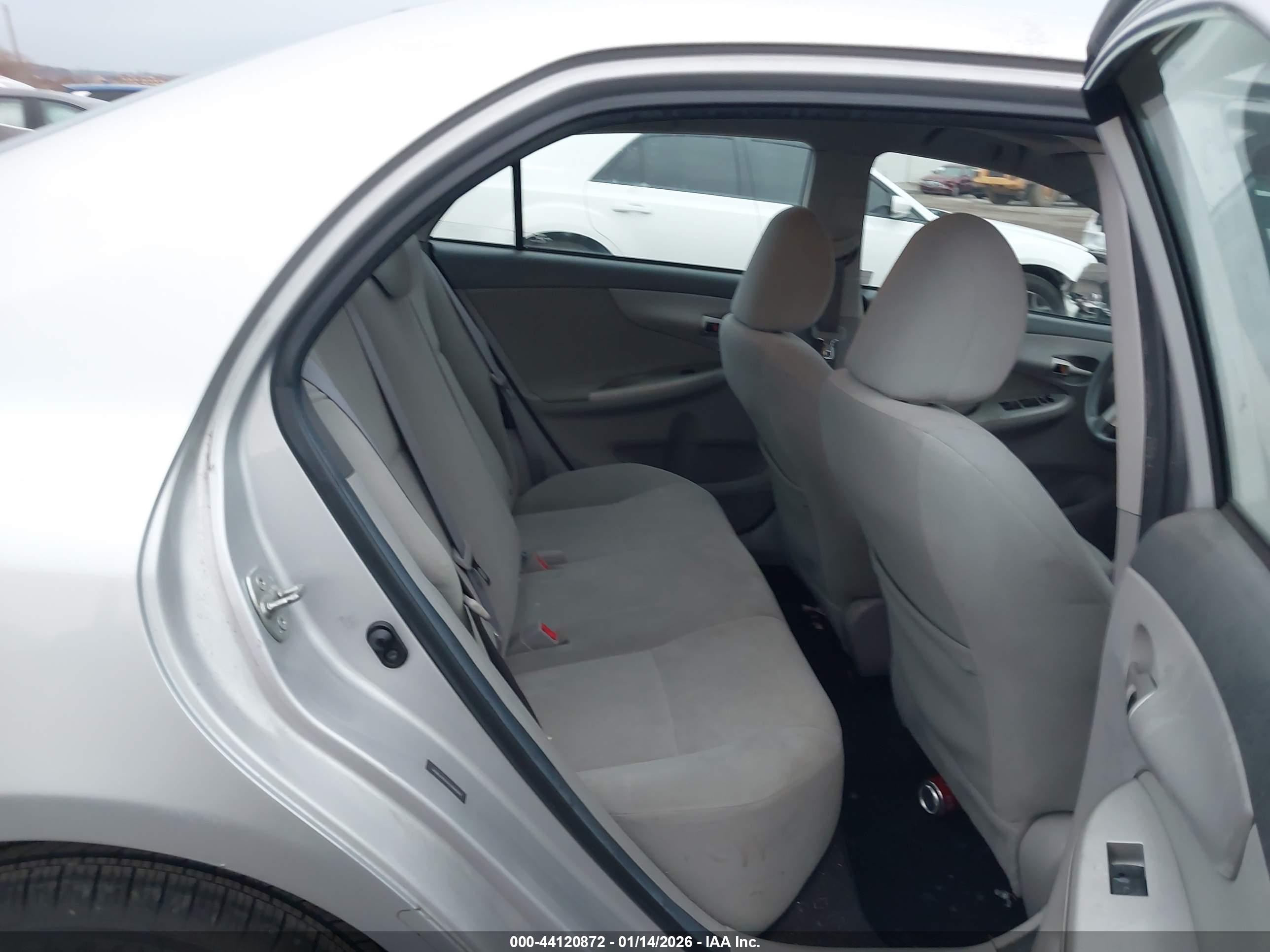 TOYOTA COROLLA image 8