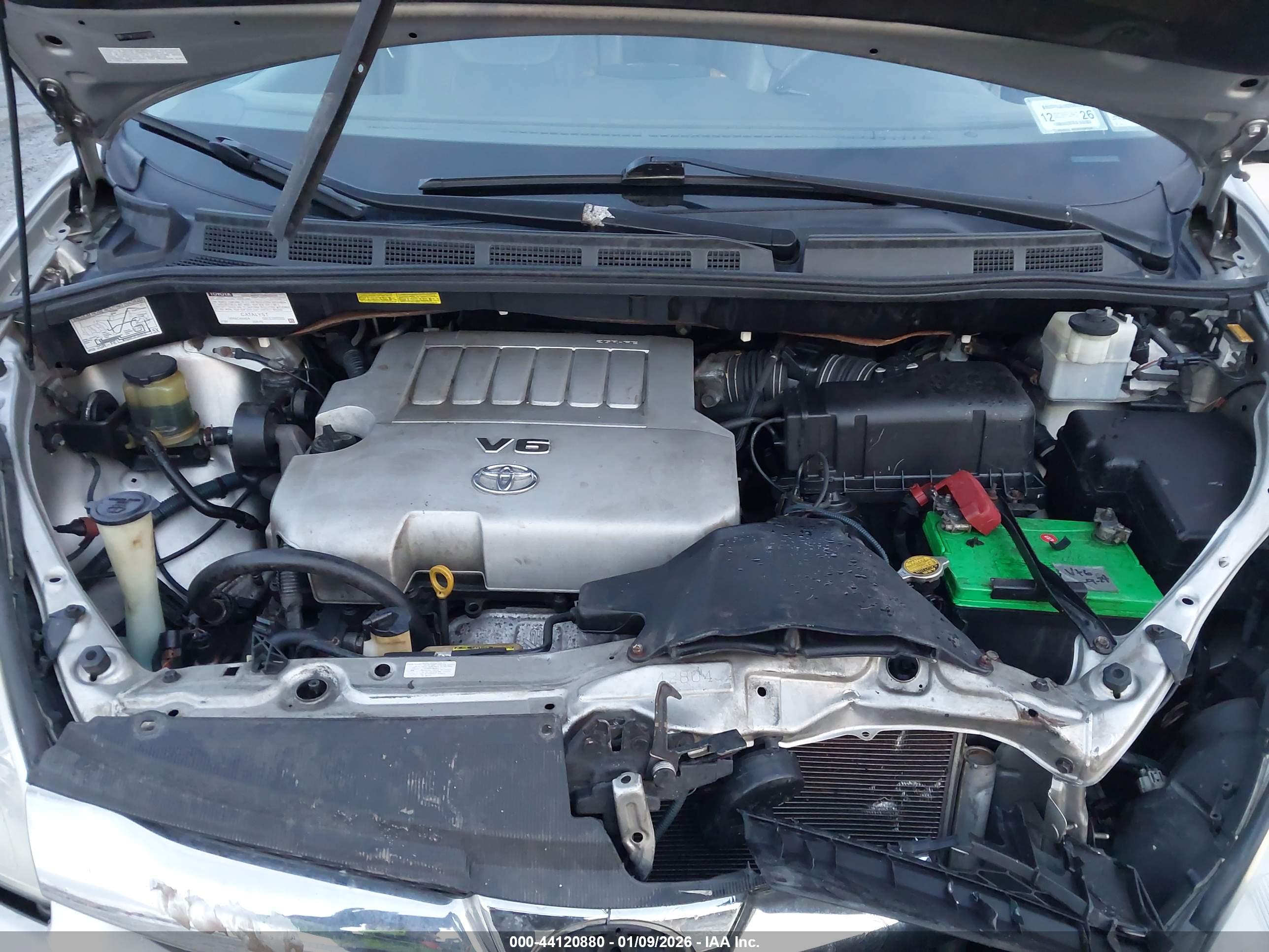 TOYOTA SIENNA image 10