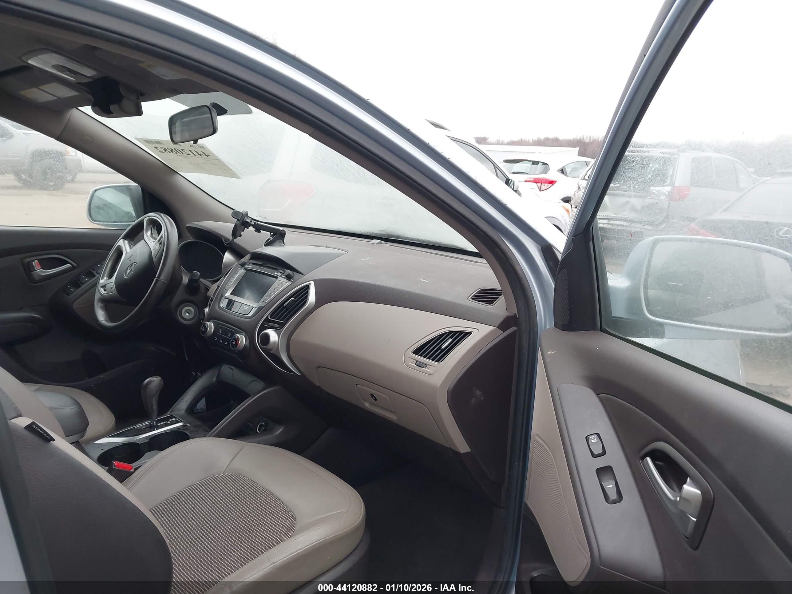HYUNDAI TUCSON image 5