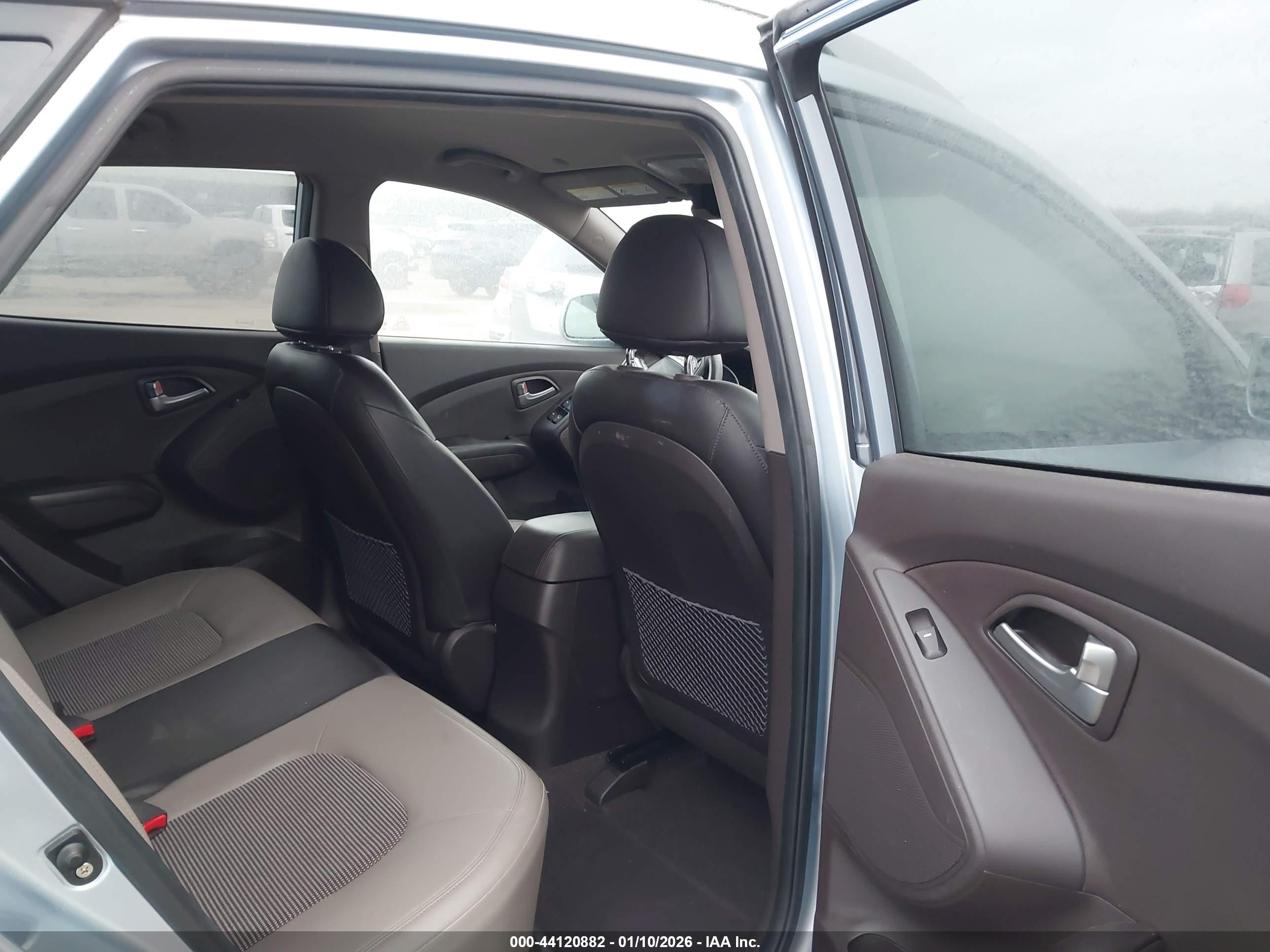 HYUNDAI TUCSON image 8