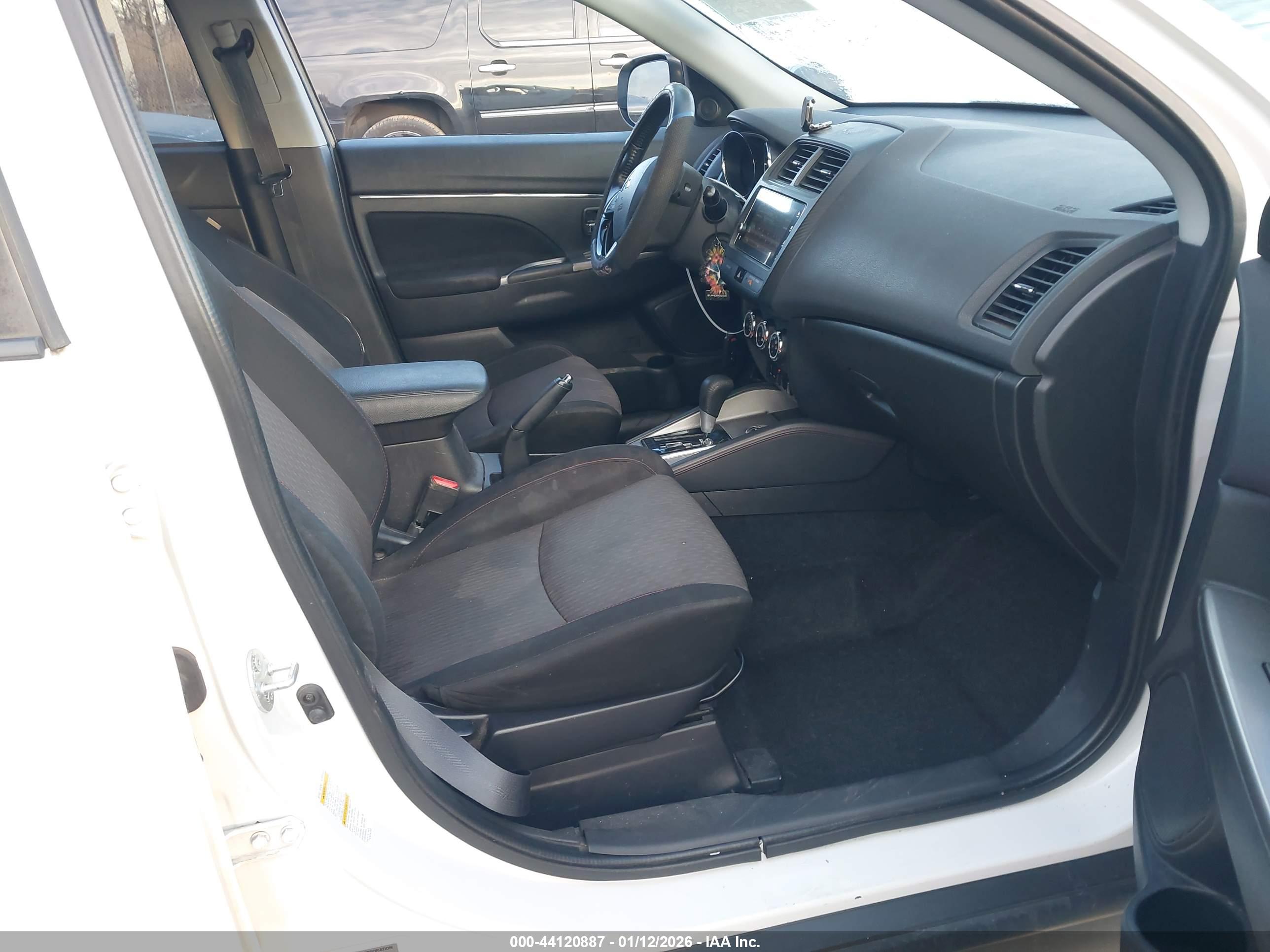 MITSUBISHI OUTLANDER image 5