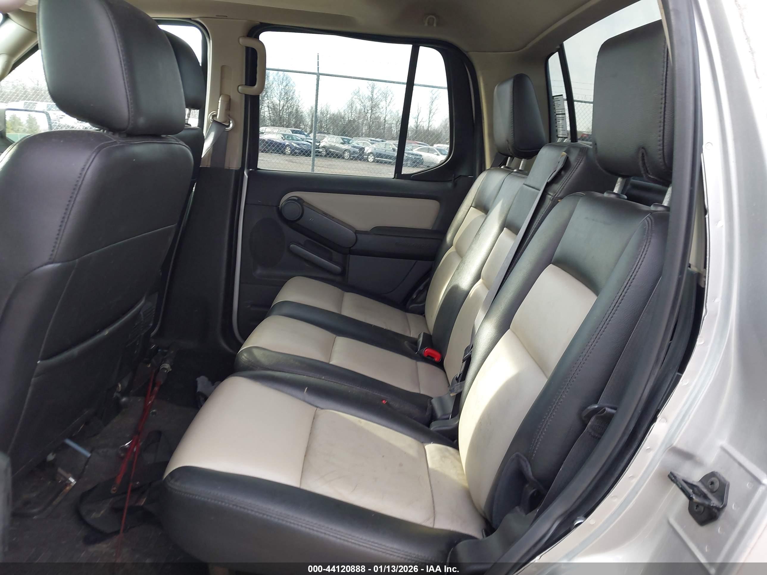 FORD EXPLORER image 8
