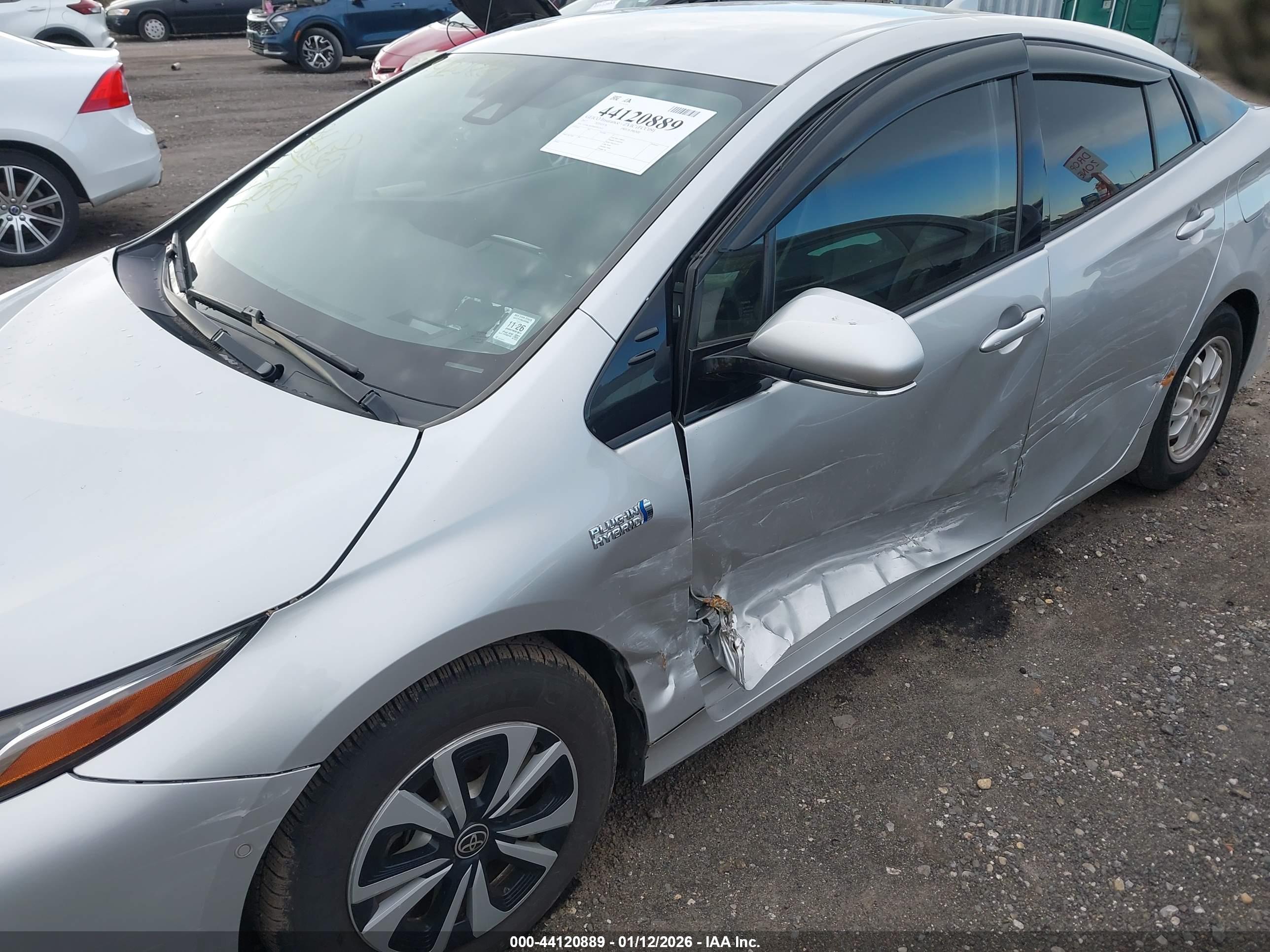 TOYOTA PRIUS image 6