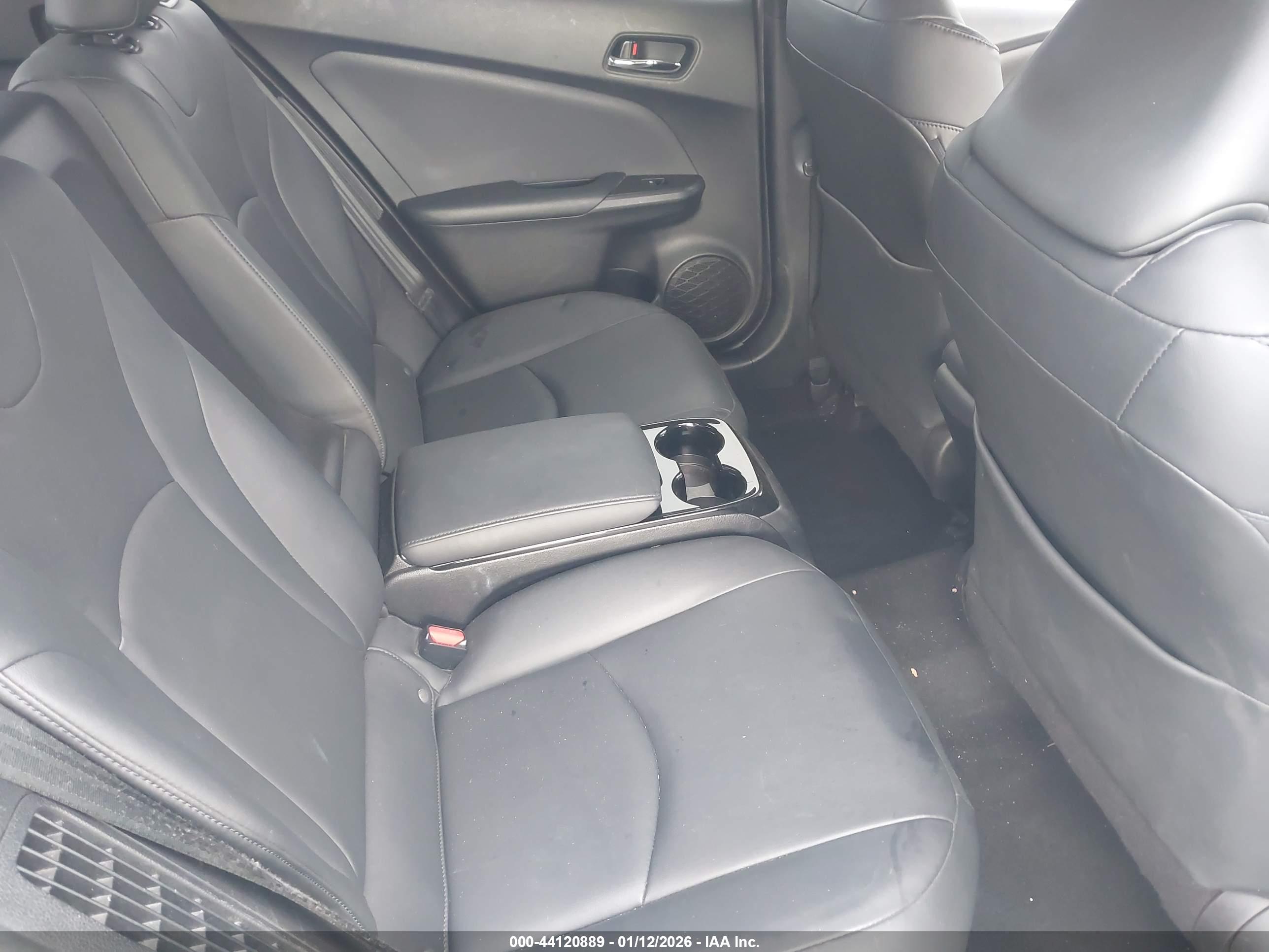 TOYOTA PRIUS image 8