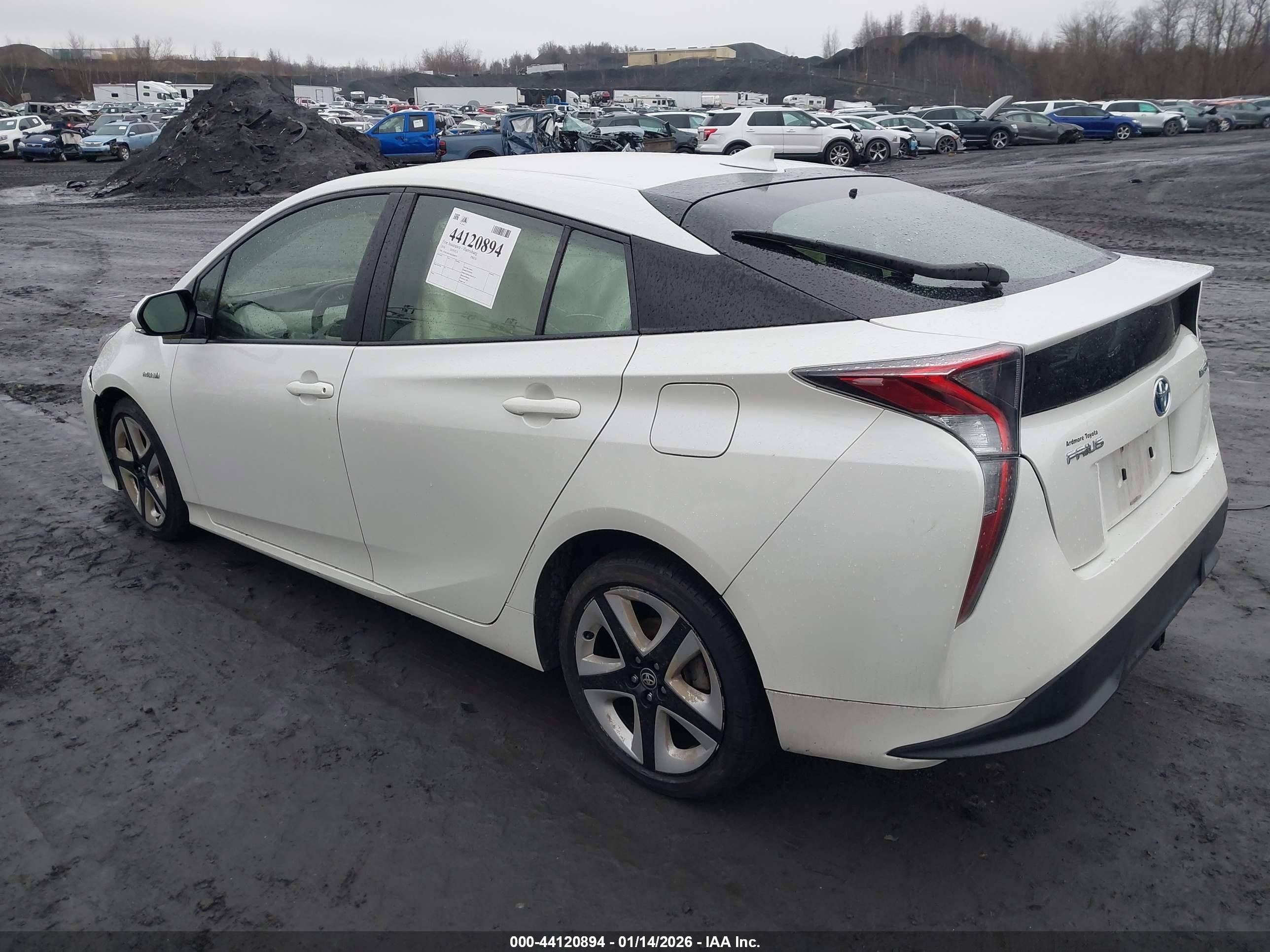 TOYOTA PRIUS image 3
