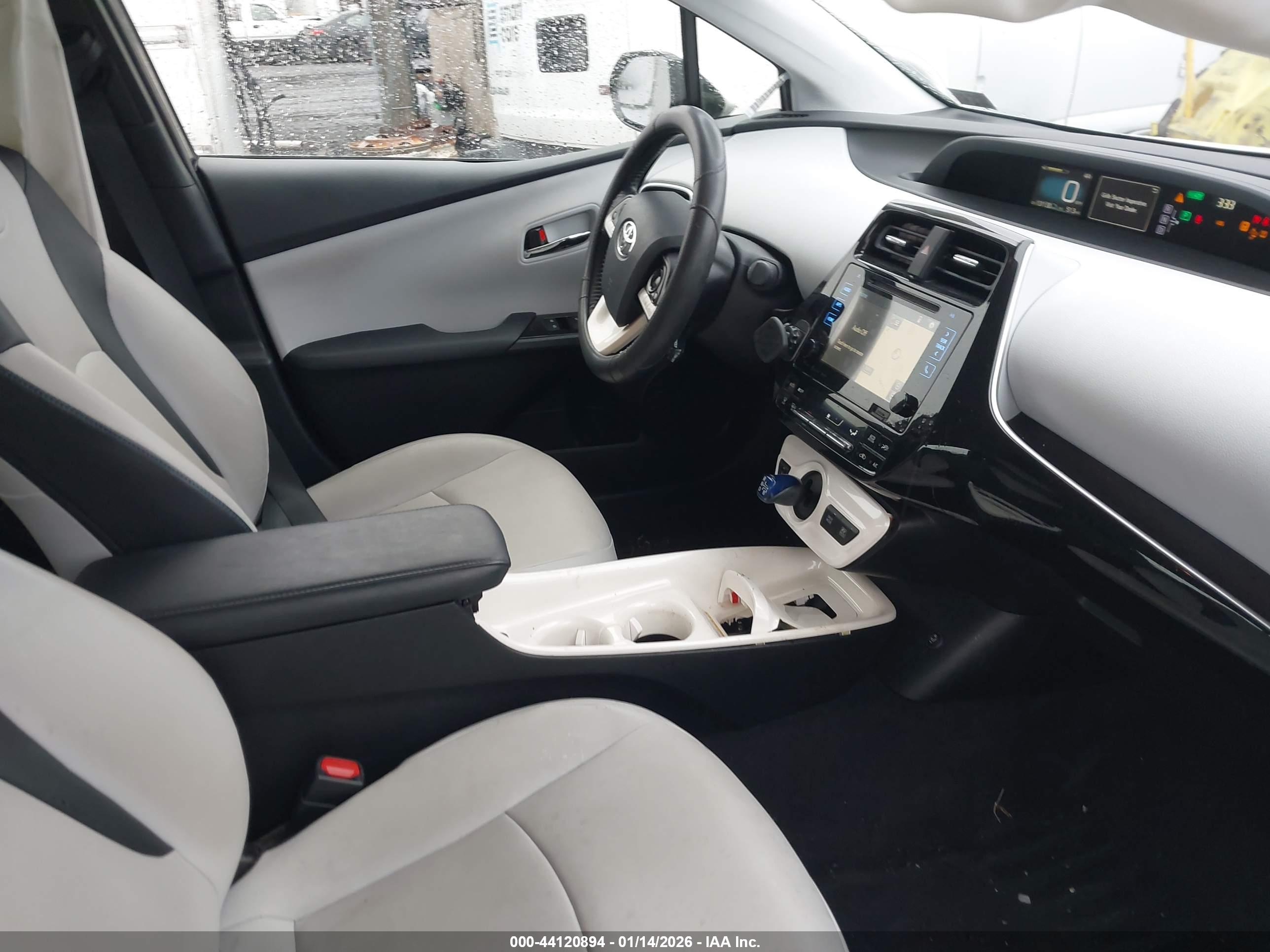 TOYOTA PRIUS image 5