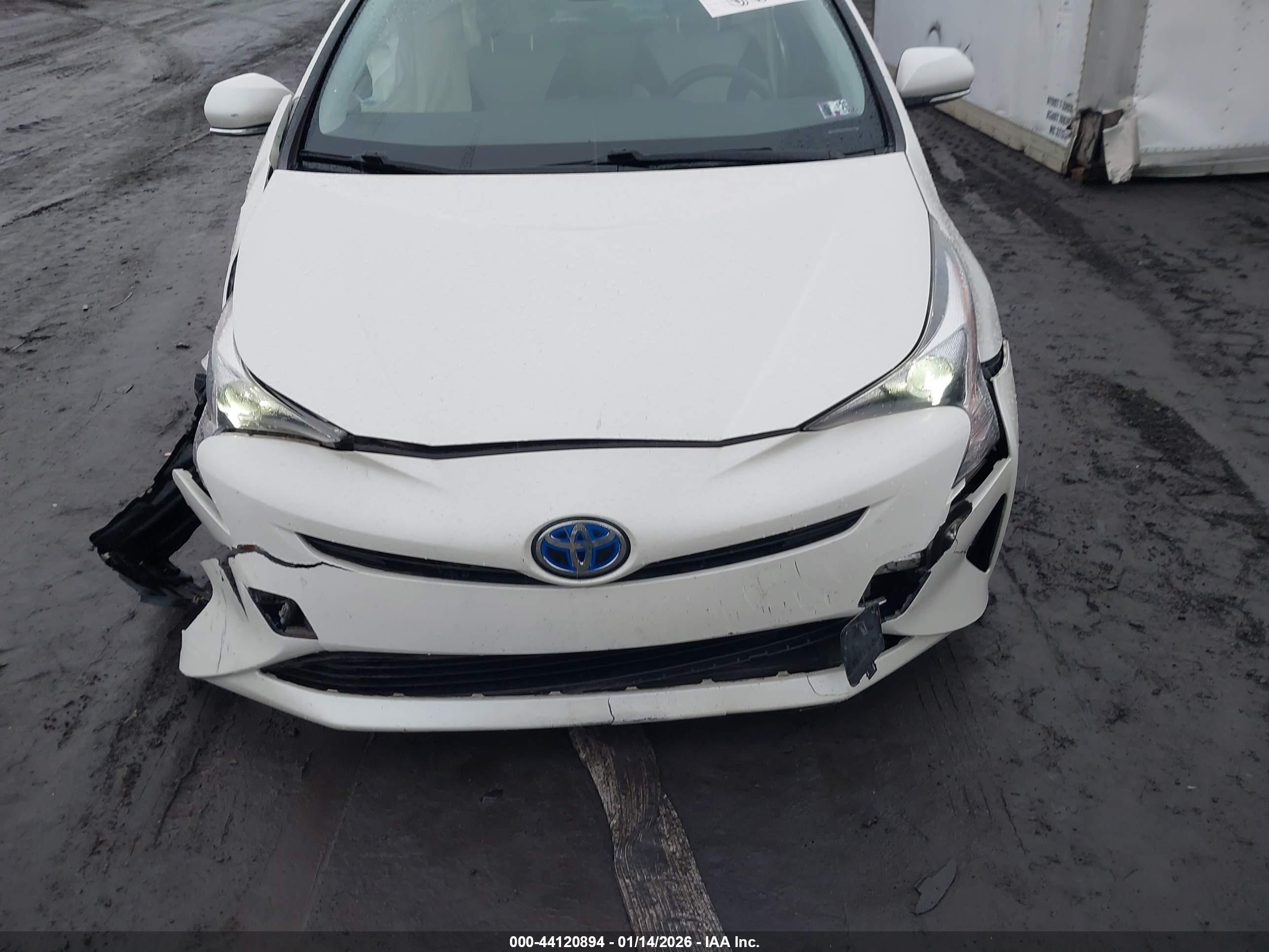 TOYOTA PRIUS image 6