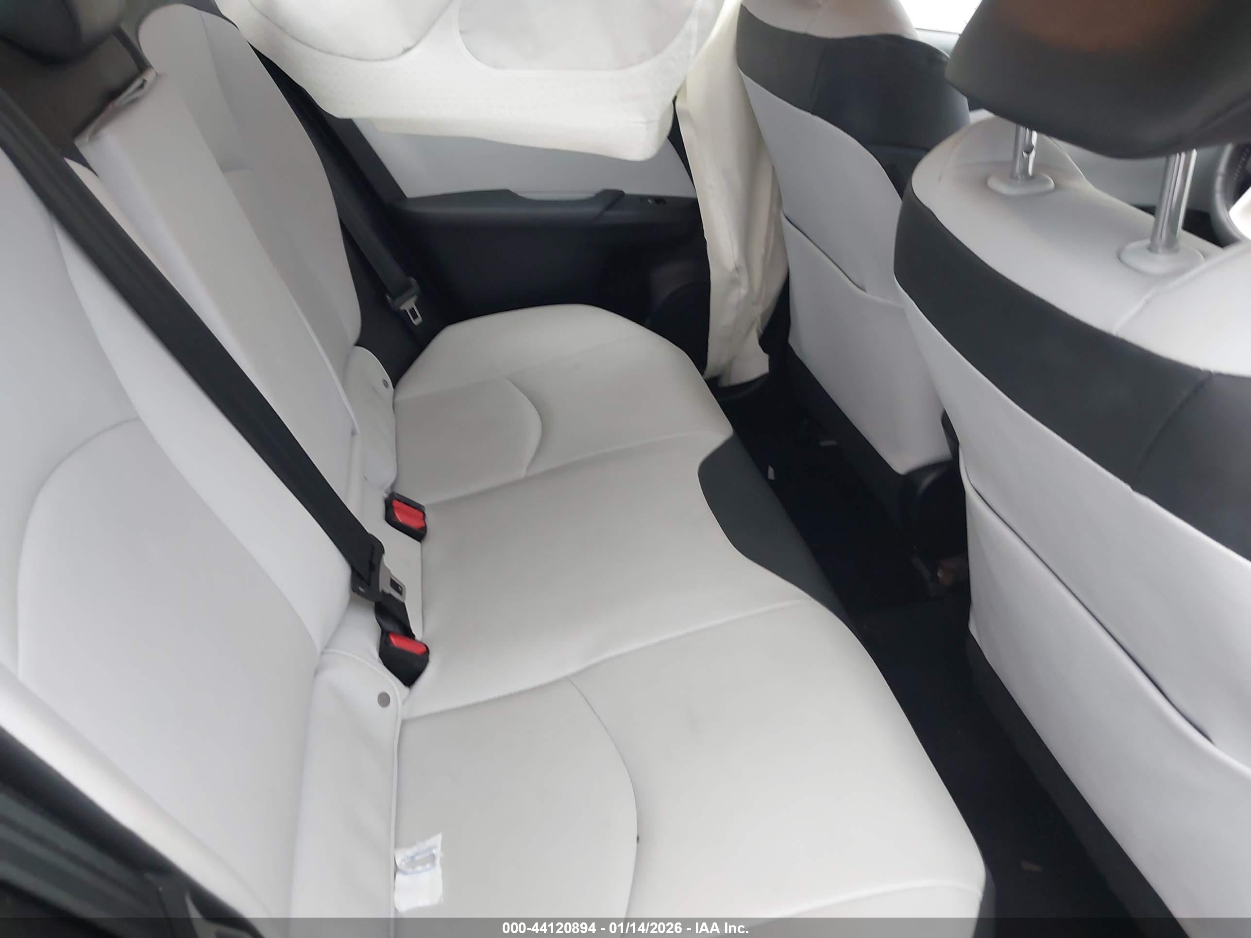 TOYOTA PRIUS image 8