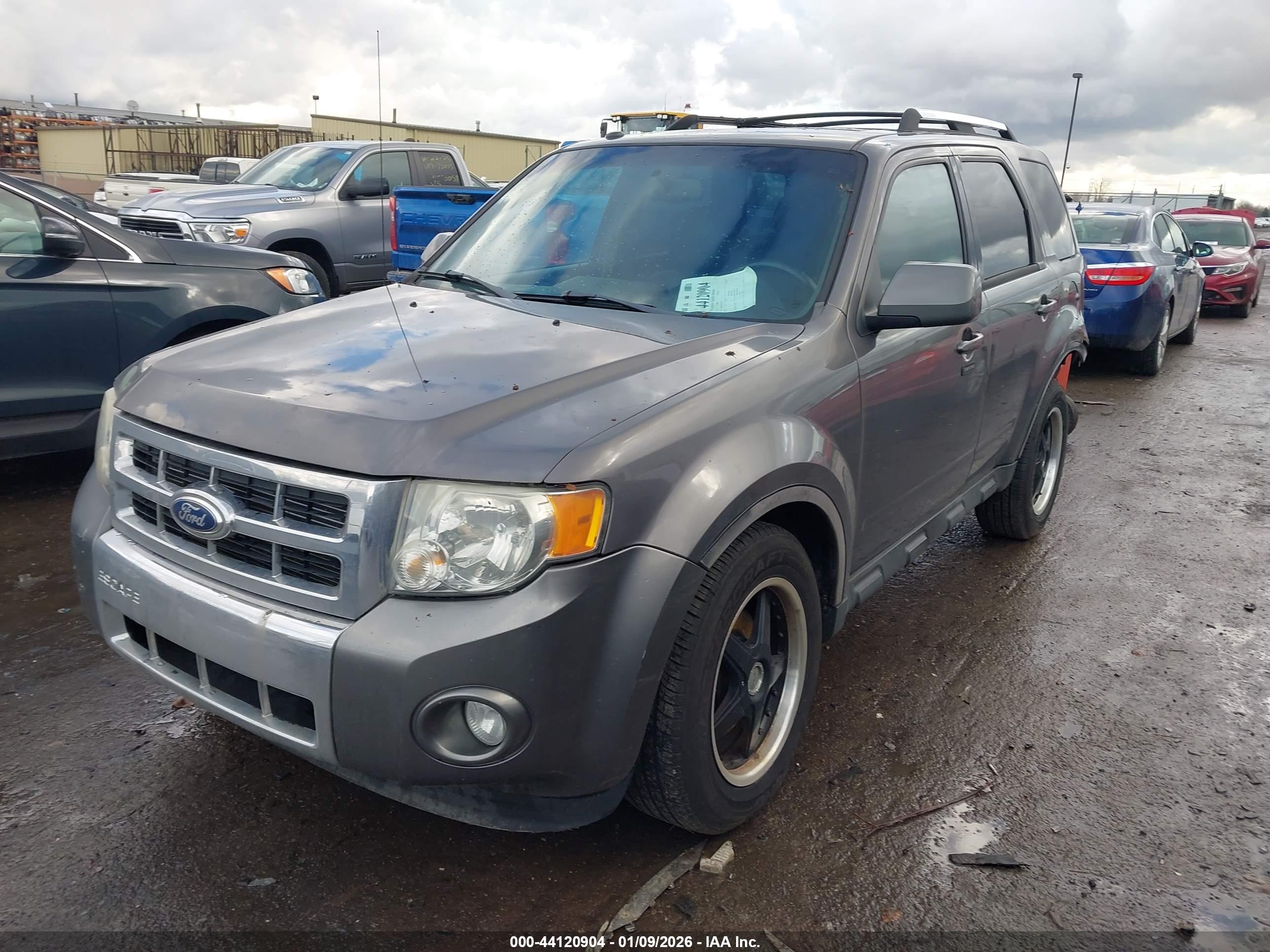 FORD ESCAPE image 2