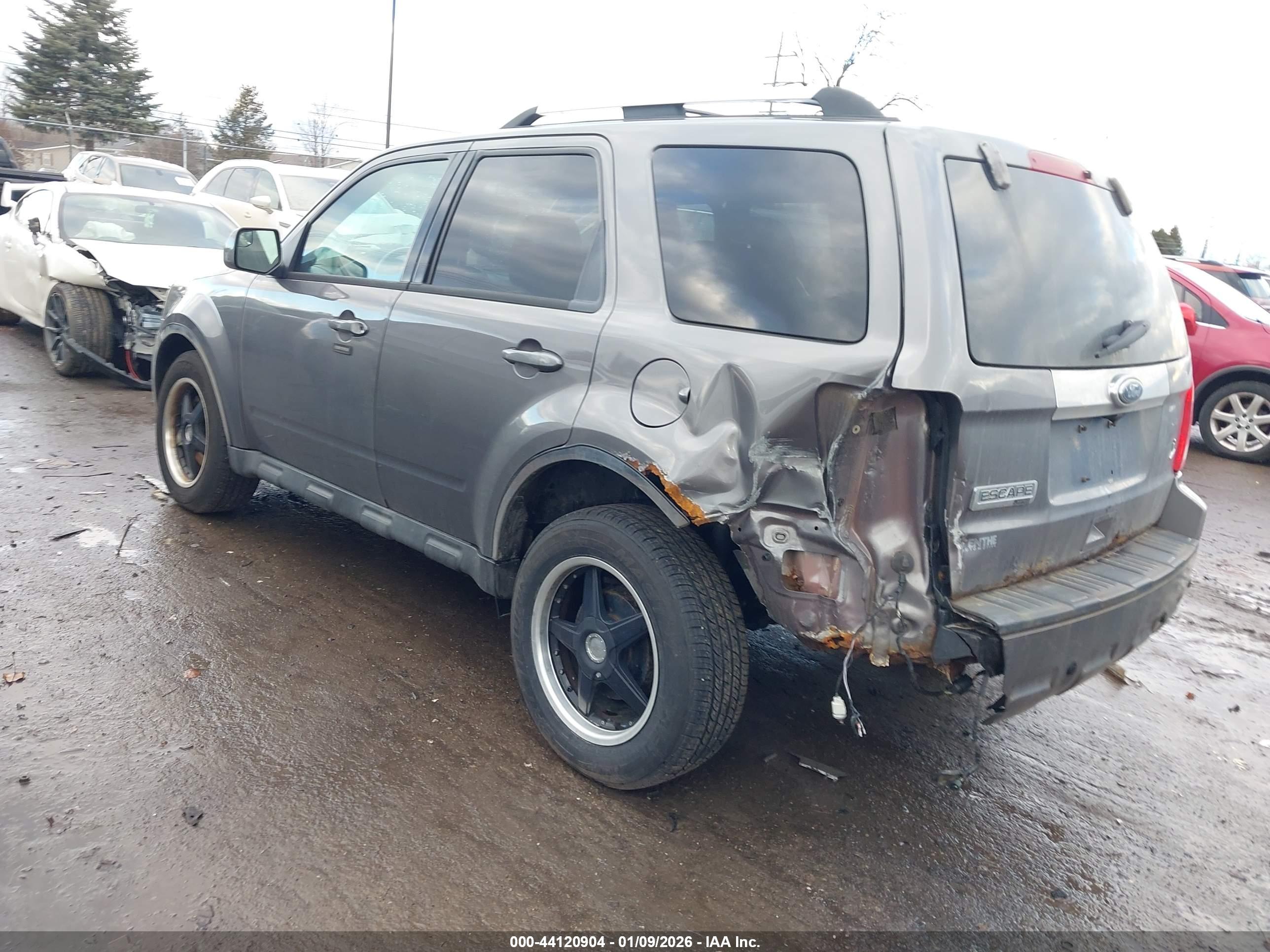 FORD ESCAPE image 3
