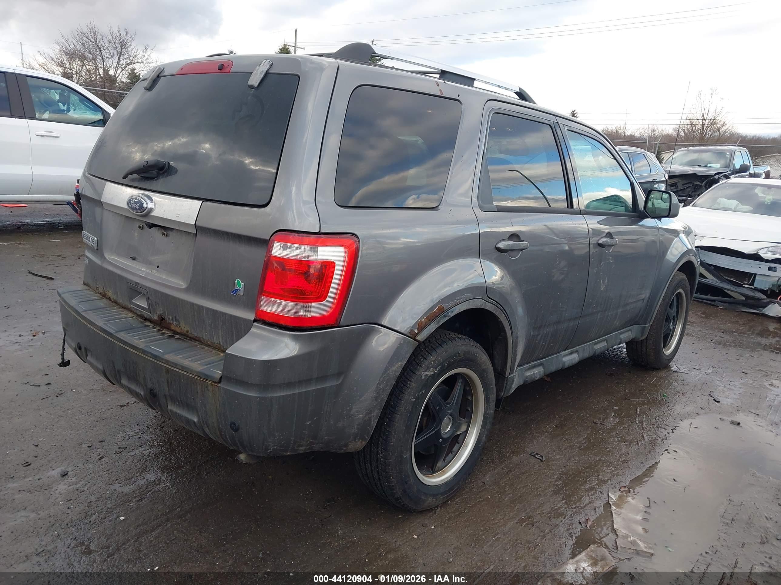 FORD ESCAPE image 4