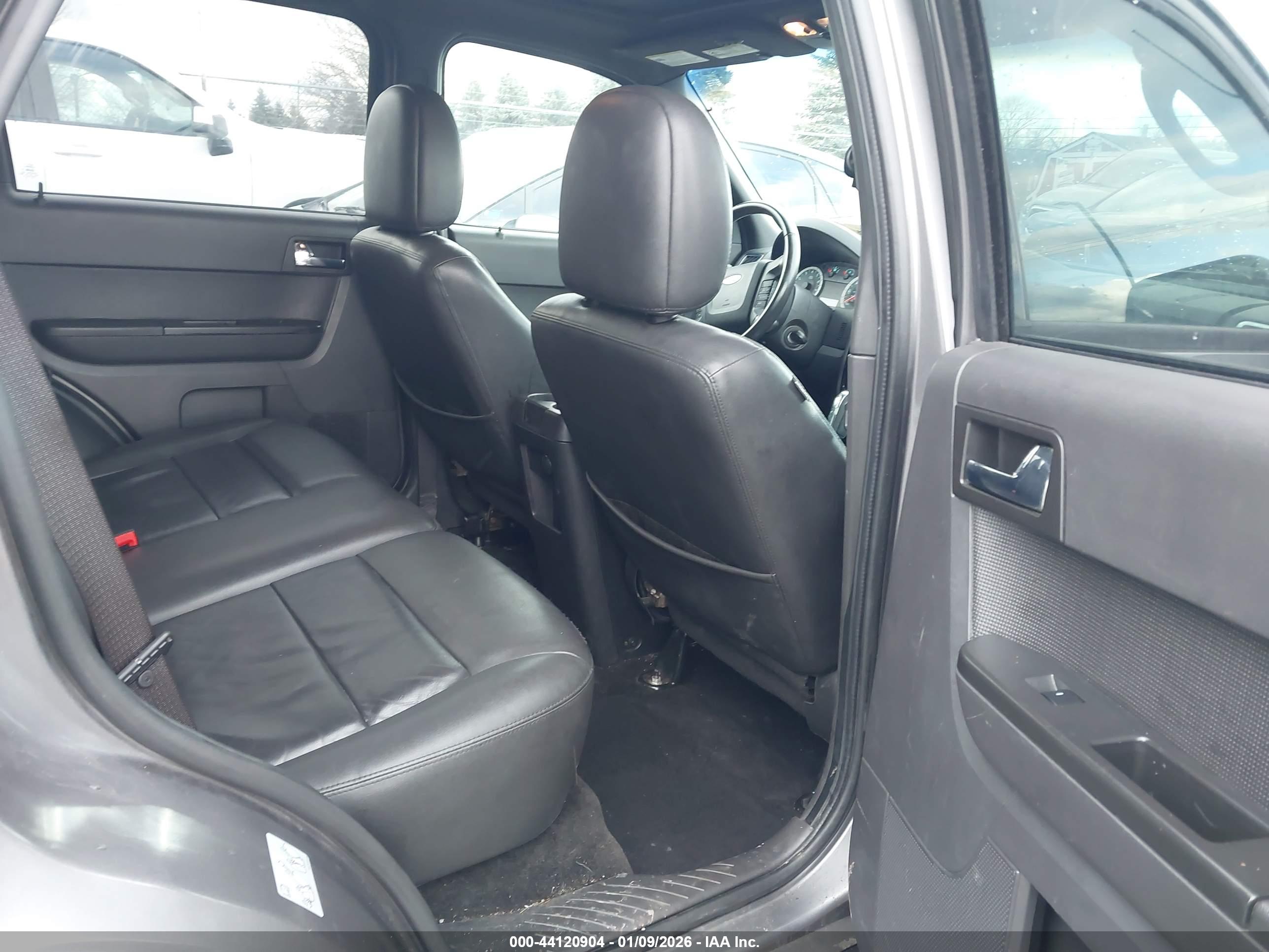 FORD ESCAPE image 8