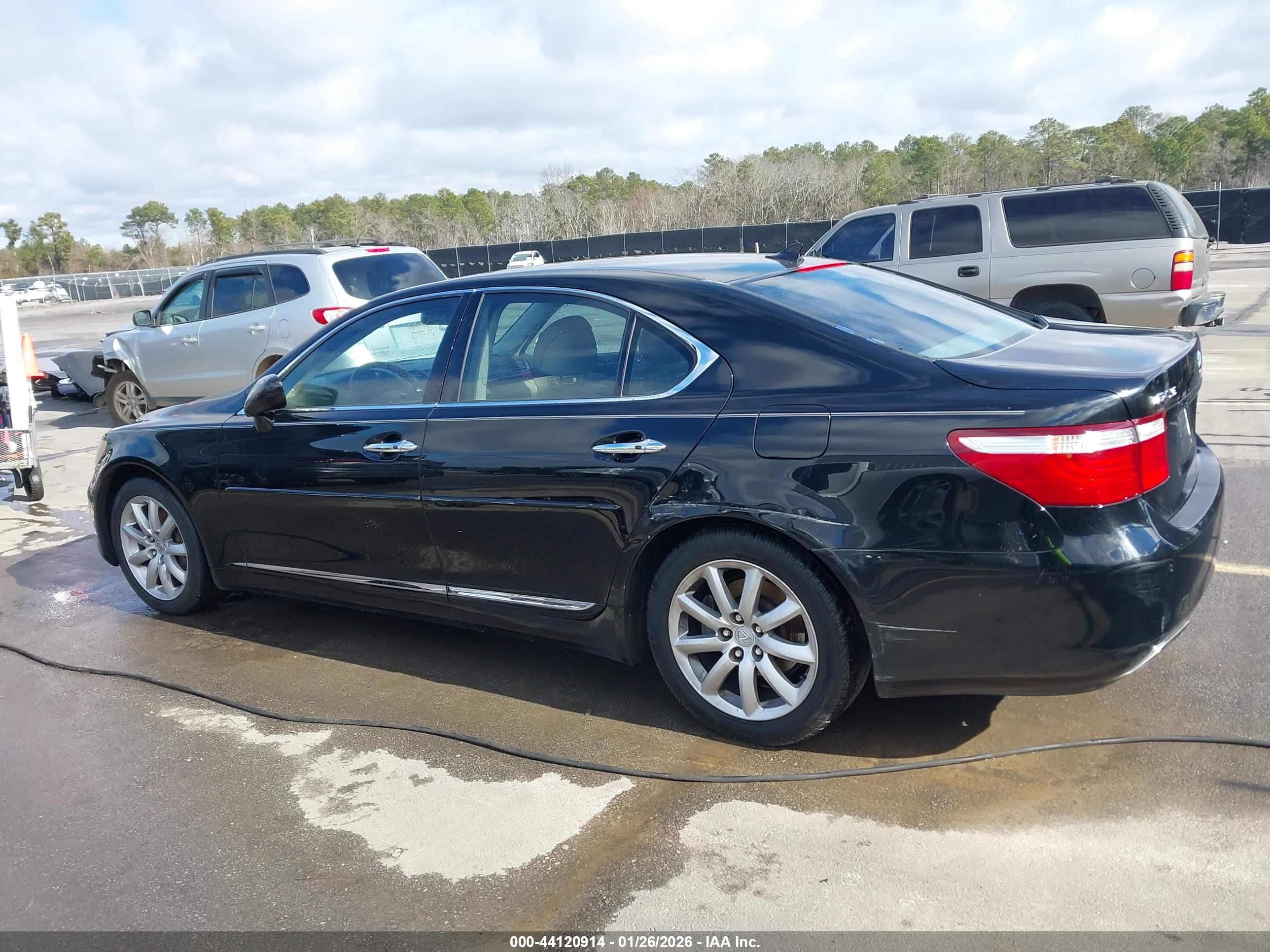 LEXUS LS image 3