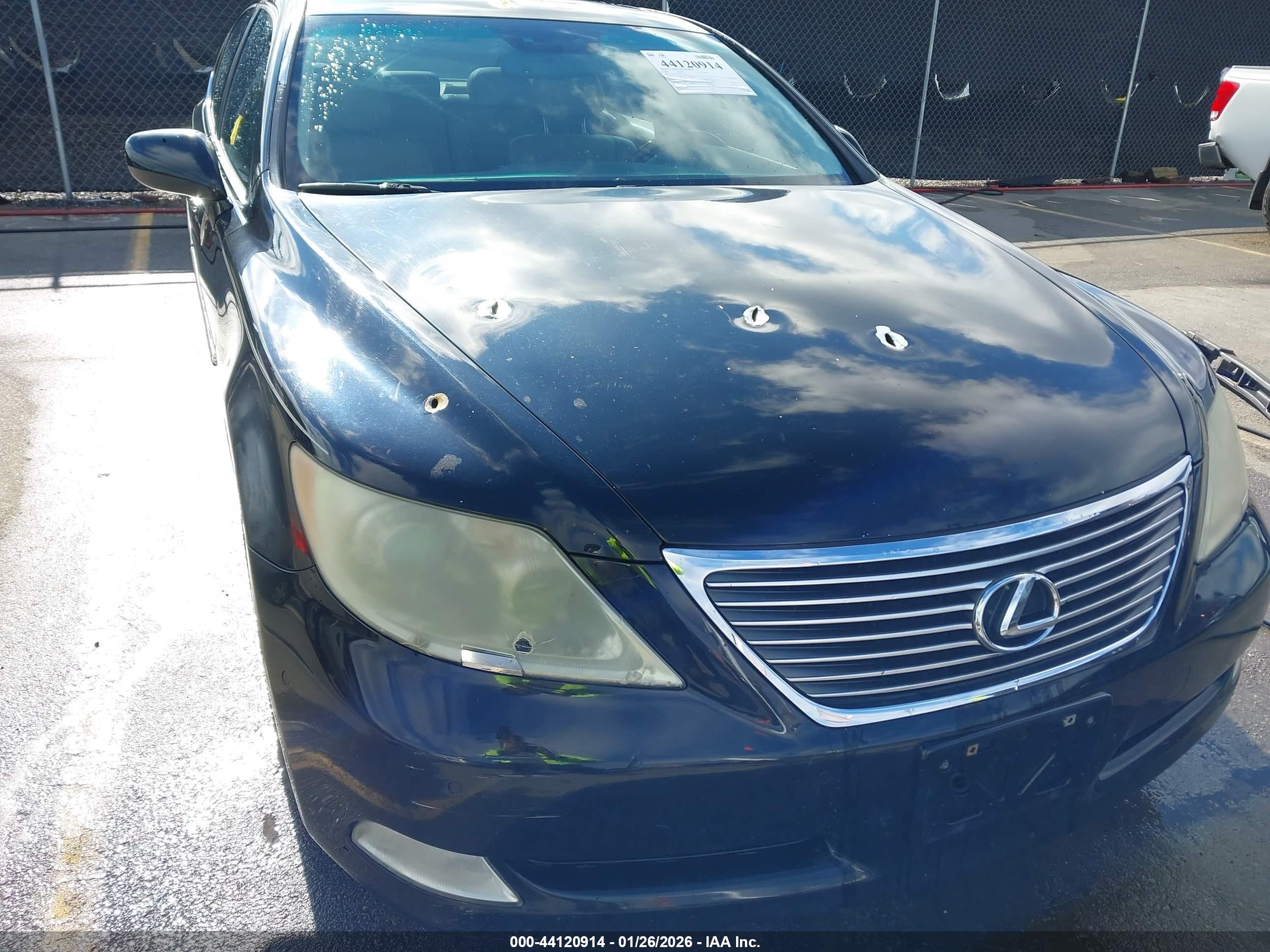 LEXUS LS image 6