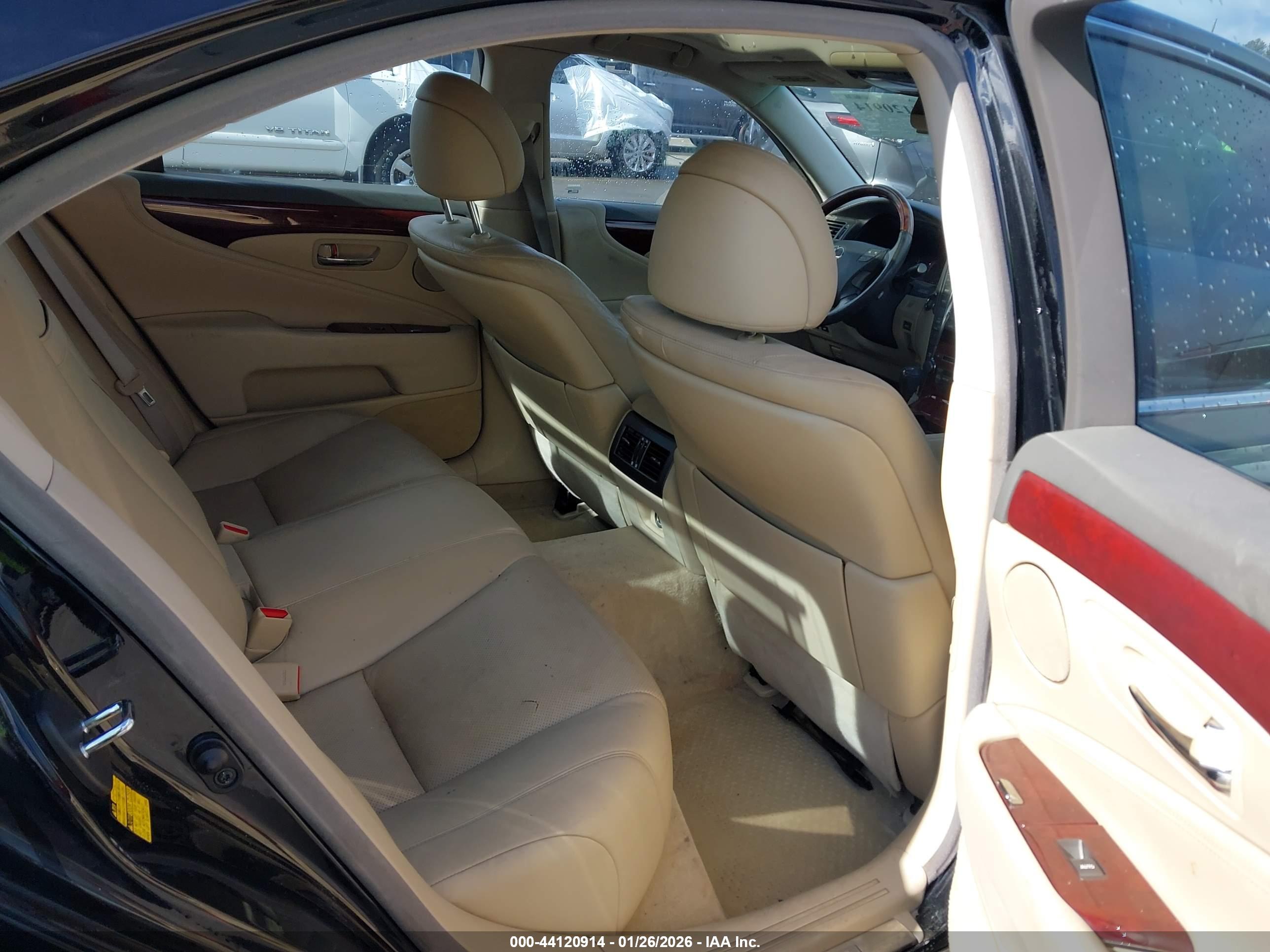 LEXUS LS image 8