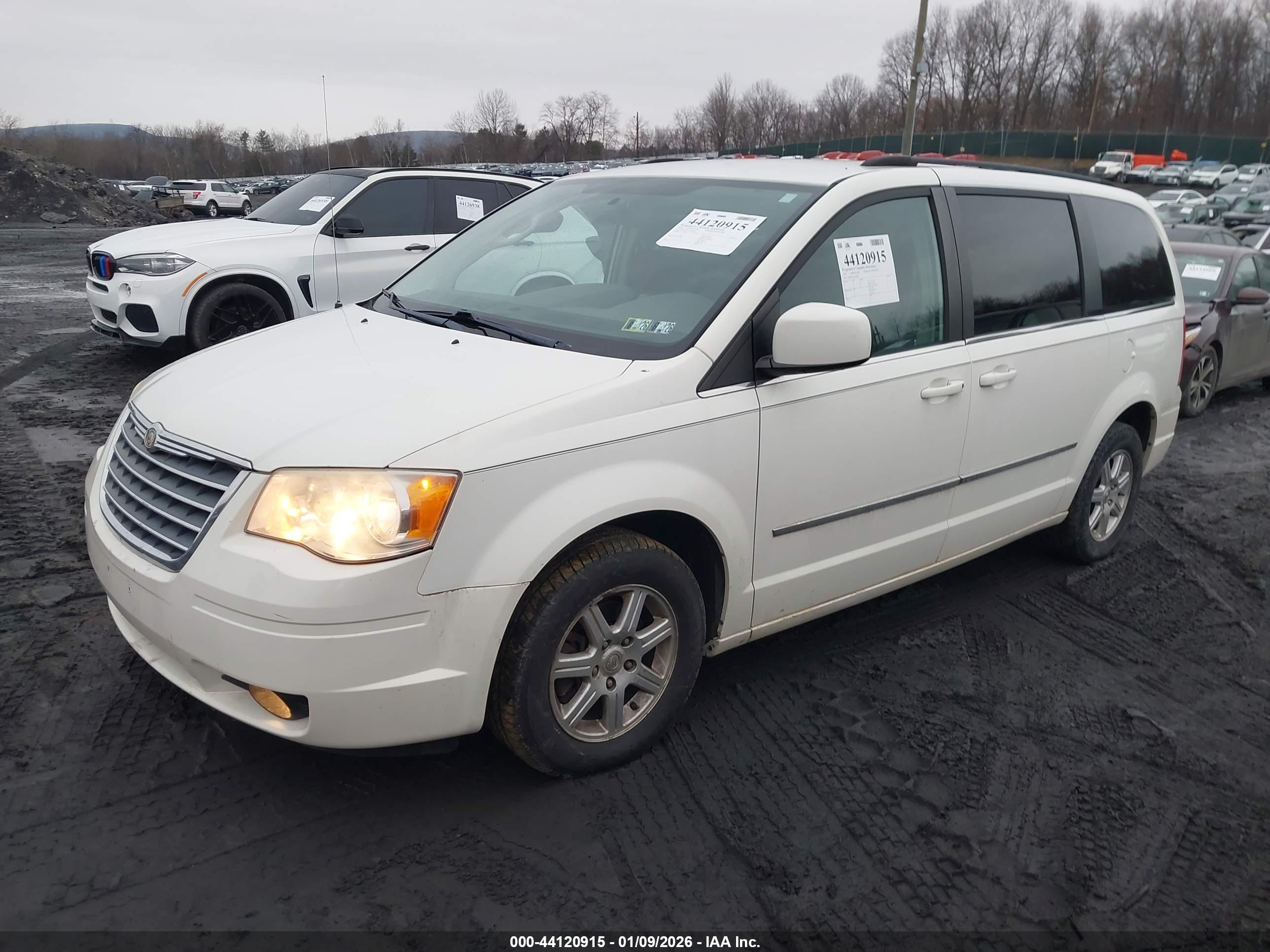 CHRYSLER TOWN image 2