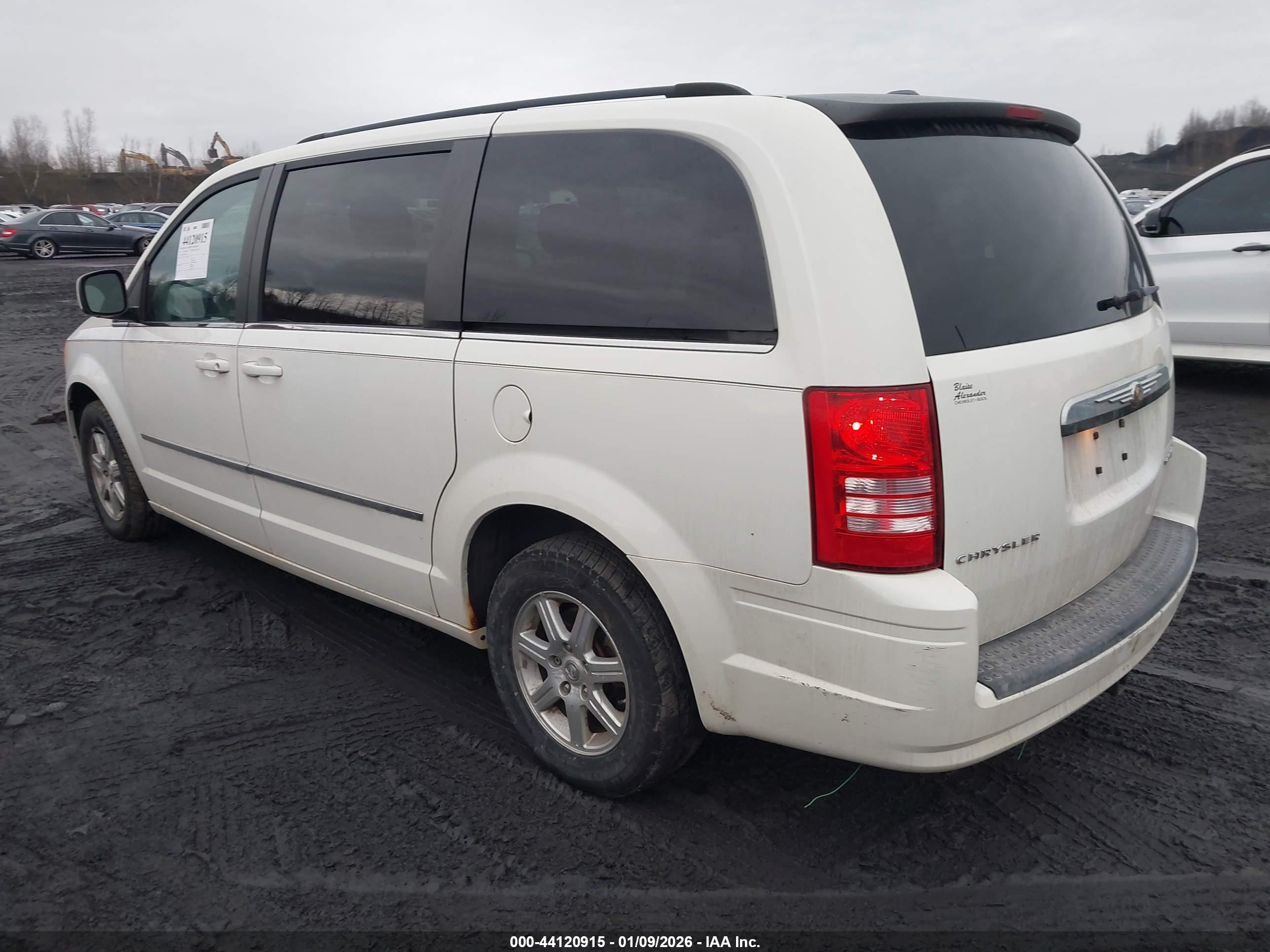 CHRYSLER TOWN image 3