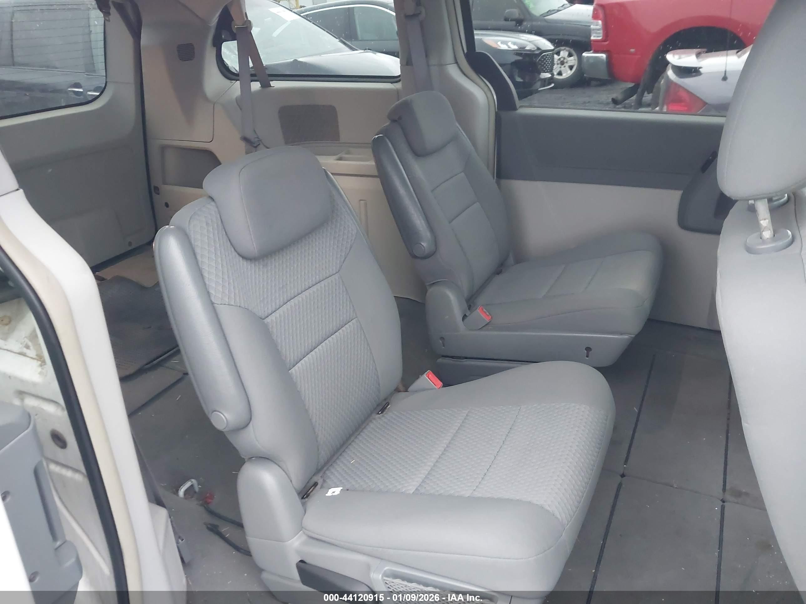 CHRYSLER TOWN image 8
