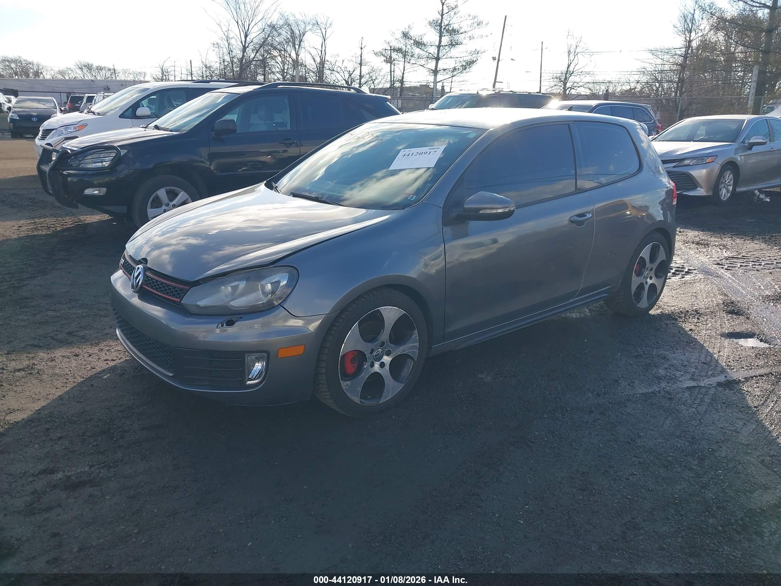 VOLKSWAGEN GTI image 2
