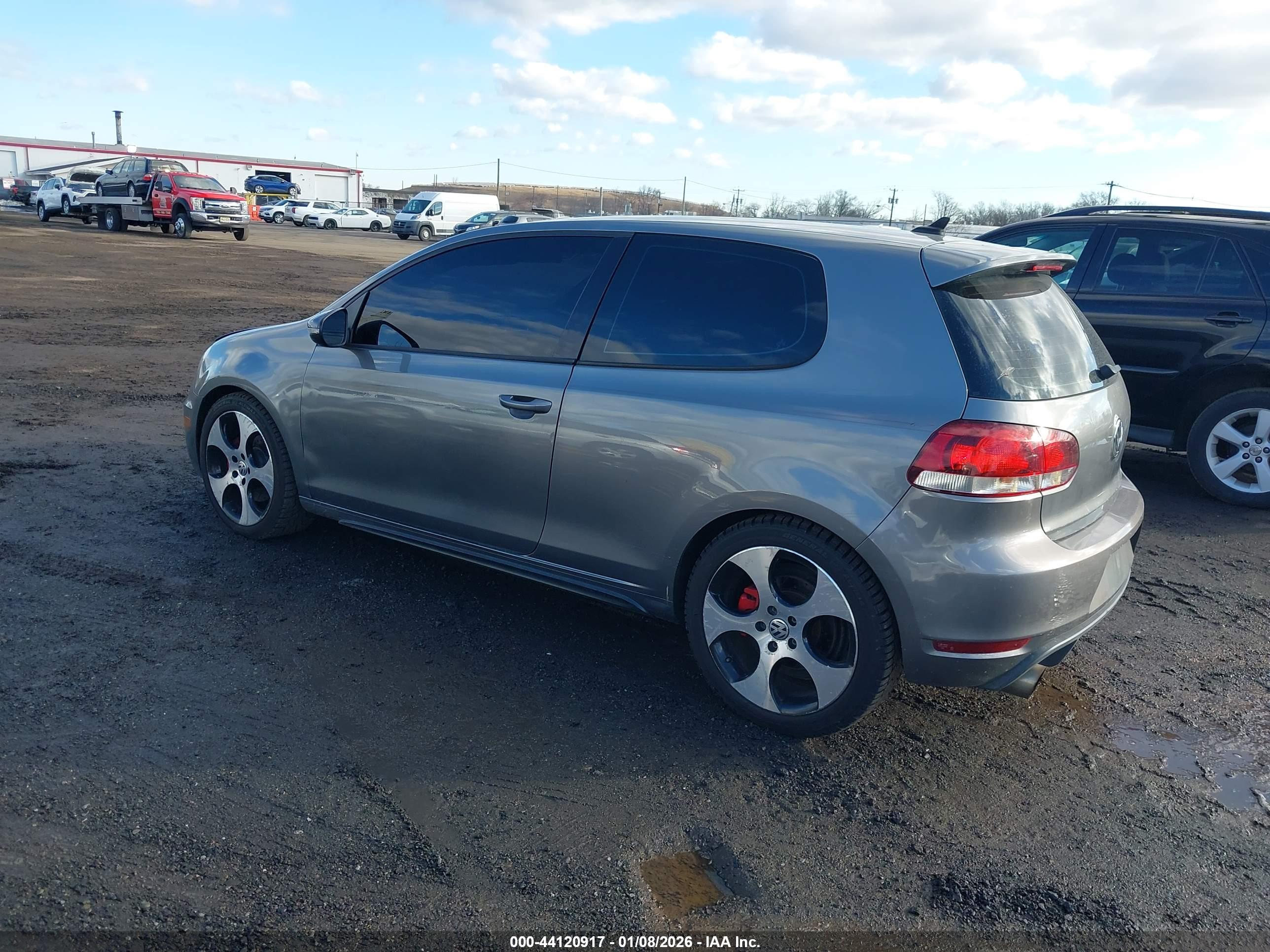 VOLKSWAGEN GTI image 3