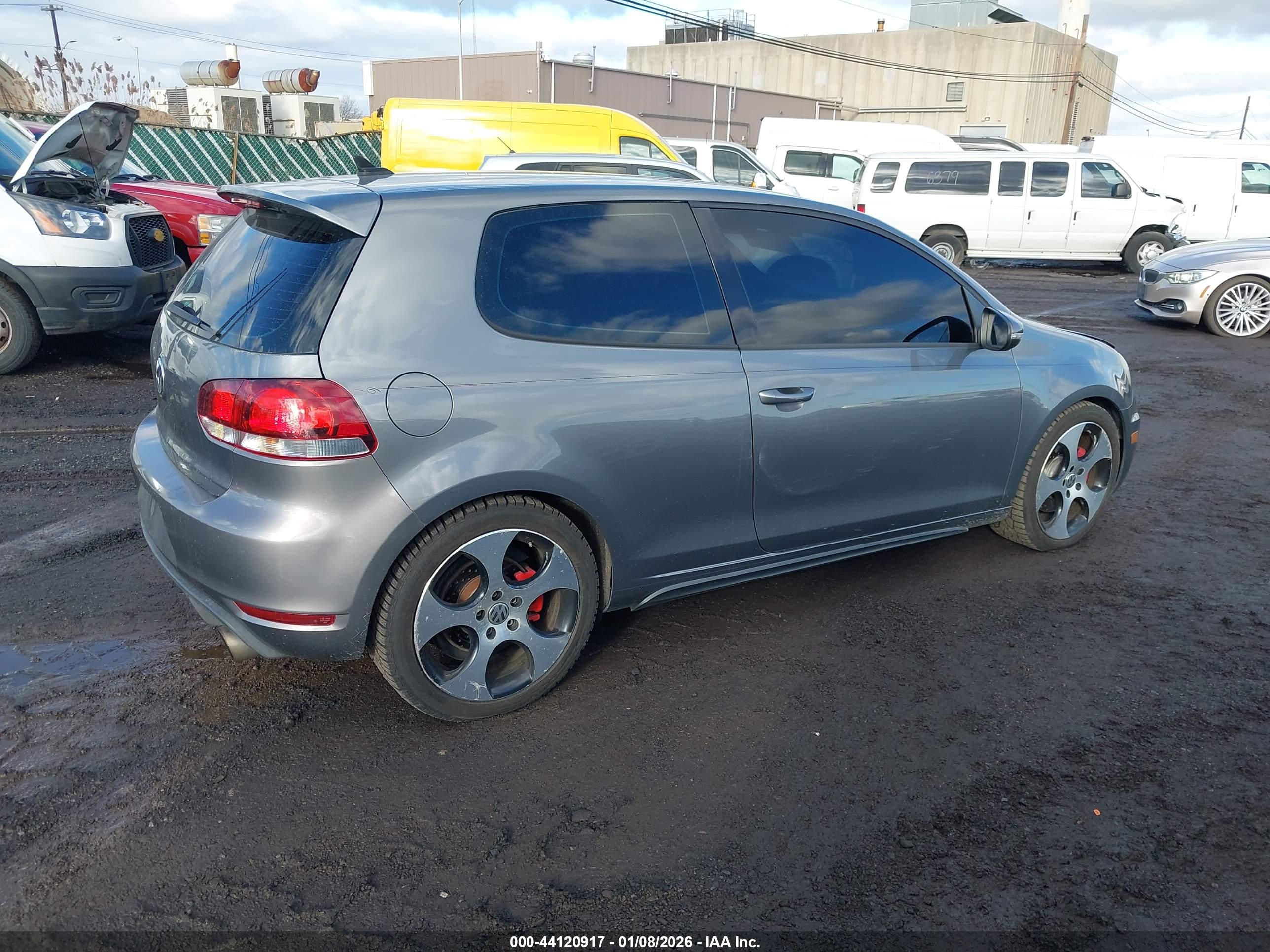 VOLKSWAGEN GTI image 4