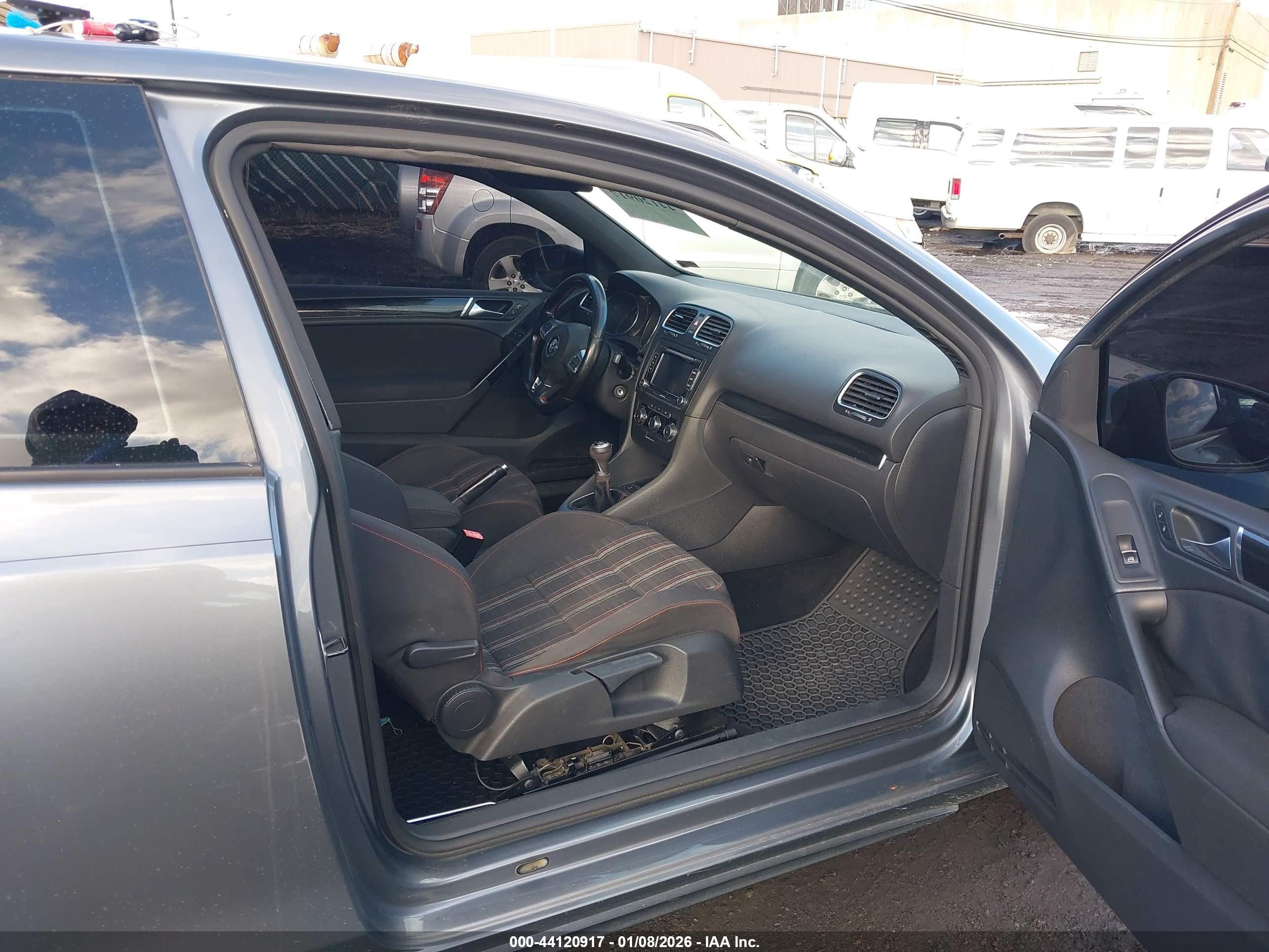 VOLKSWAGEN GTI image 5