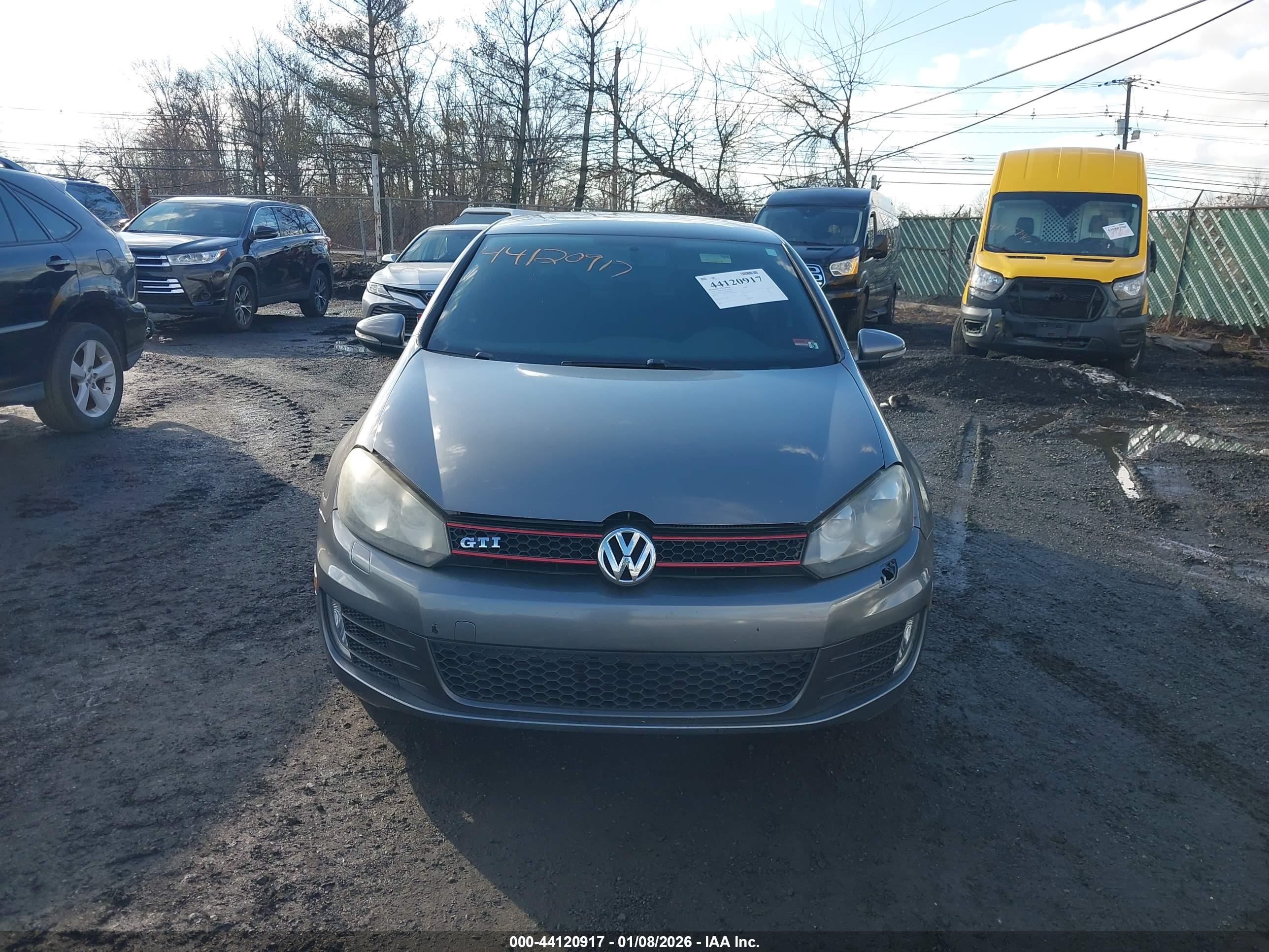 VOLKSWAGEN GTI image 6