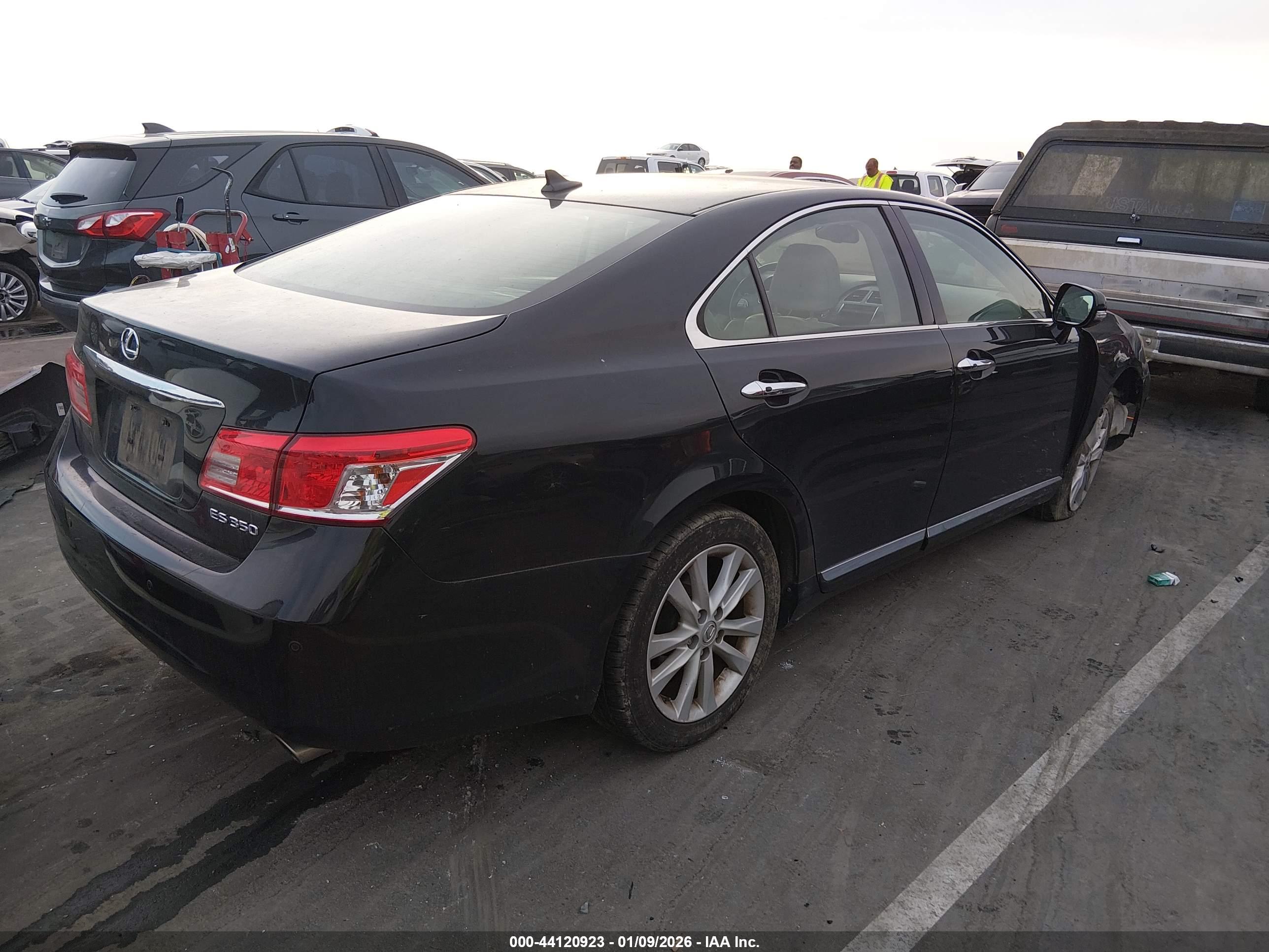 LEXUS ES image 4