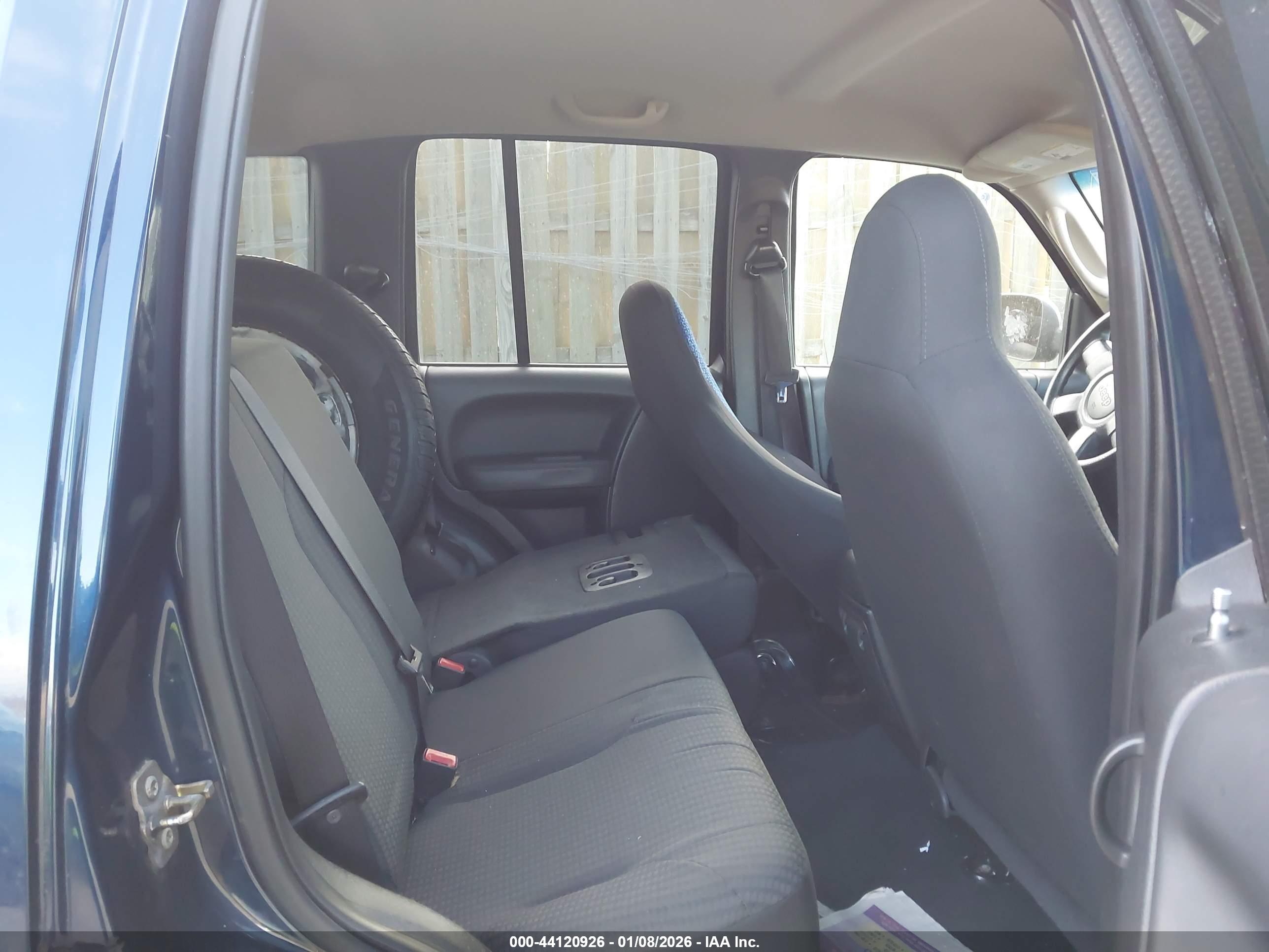 JEEP LIBERTY image 8