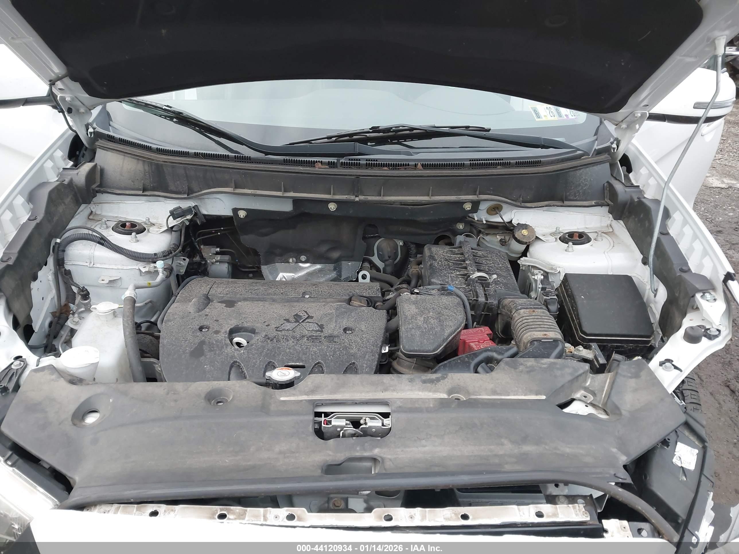 MITSUBISHI OUTLANDER image 10