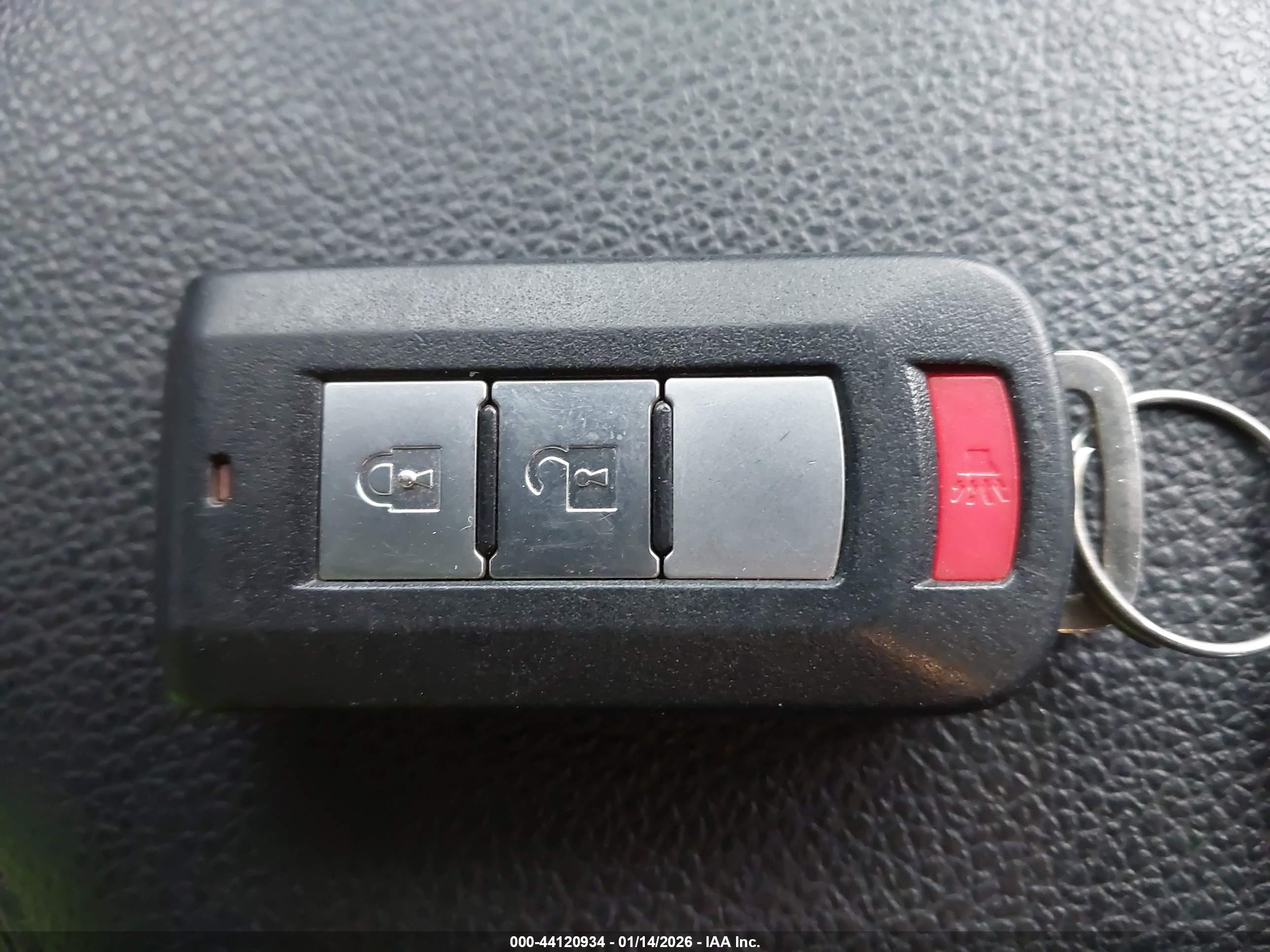 MITSUBISHI OUTLANDER image 11