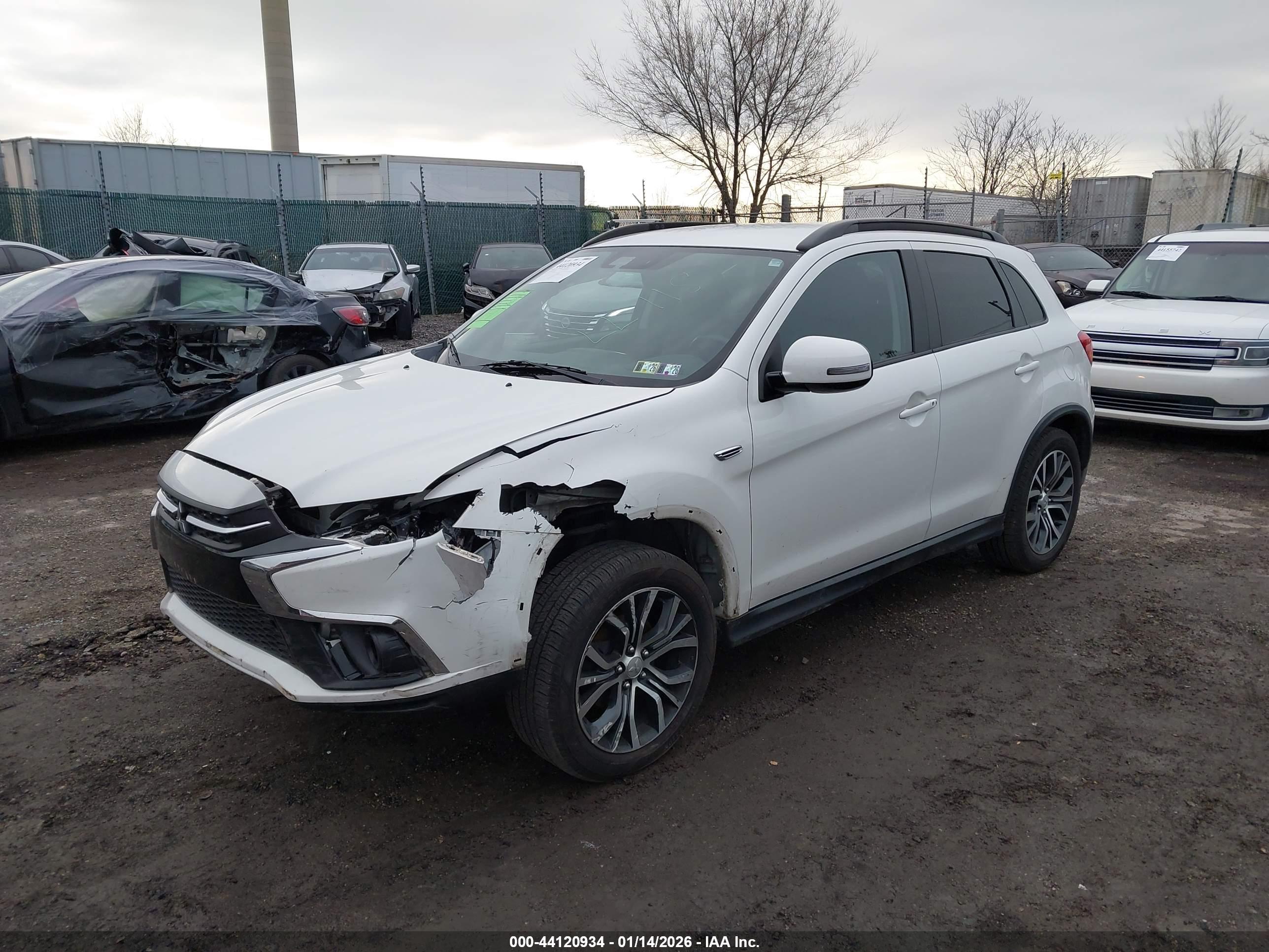 MITSUBISHI OUTLANDER image 2