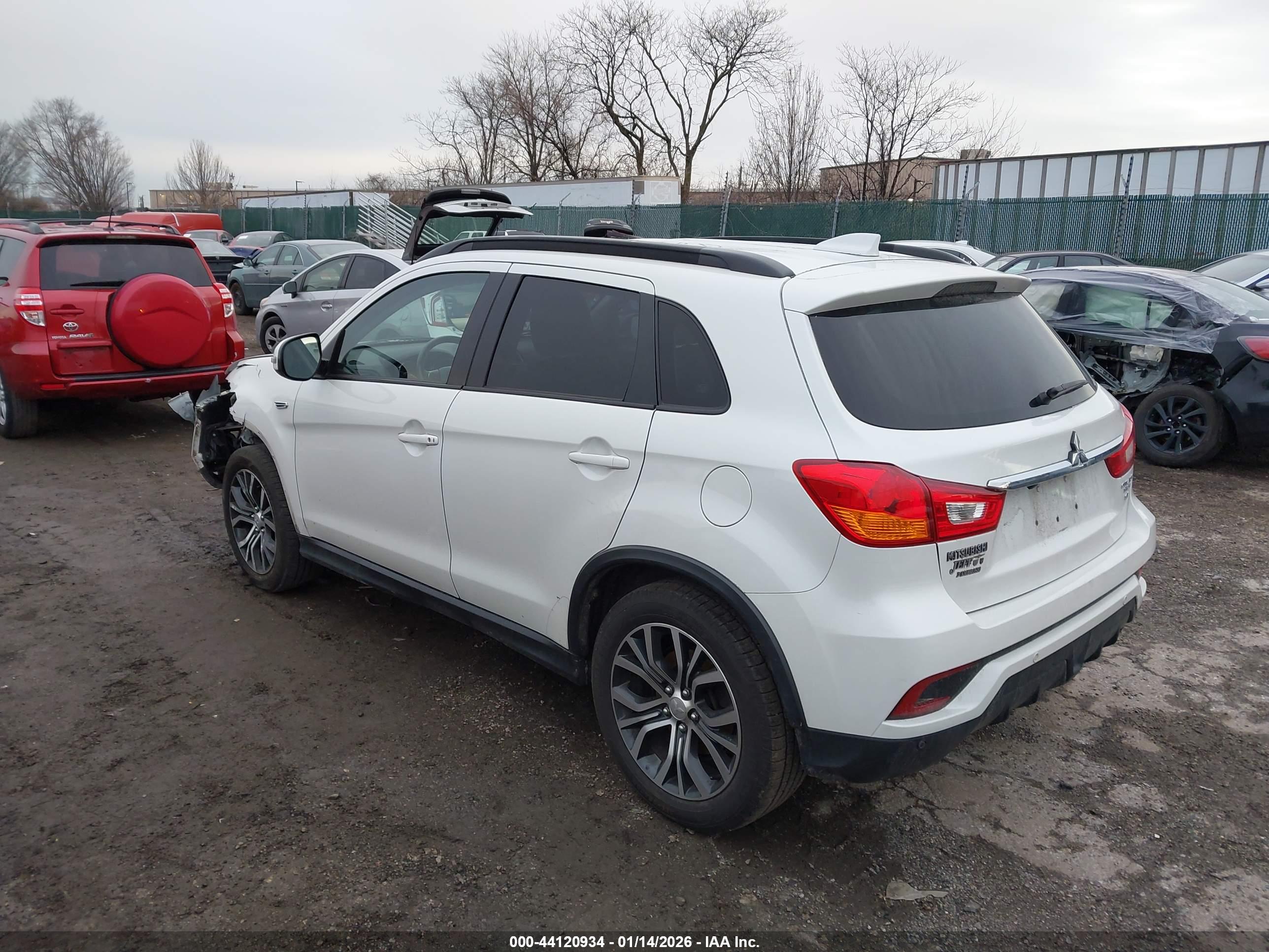 MITSUBISHI OUTLANDER image 3