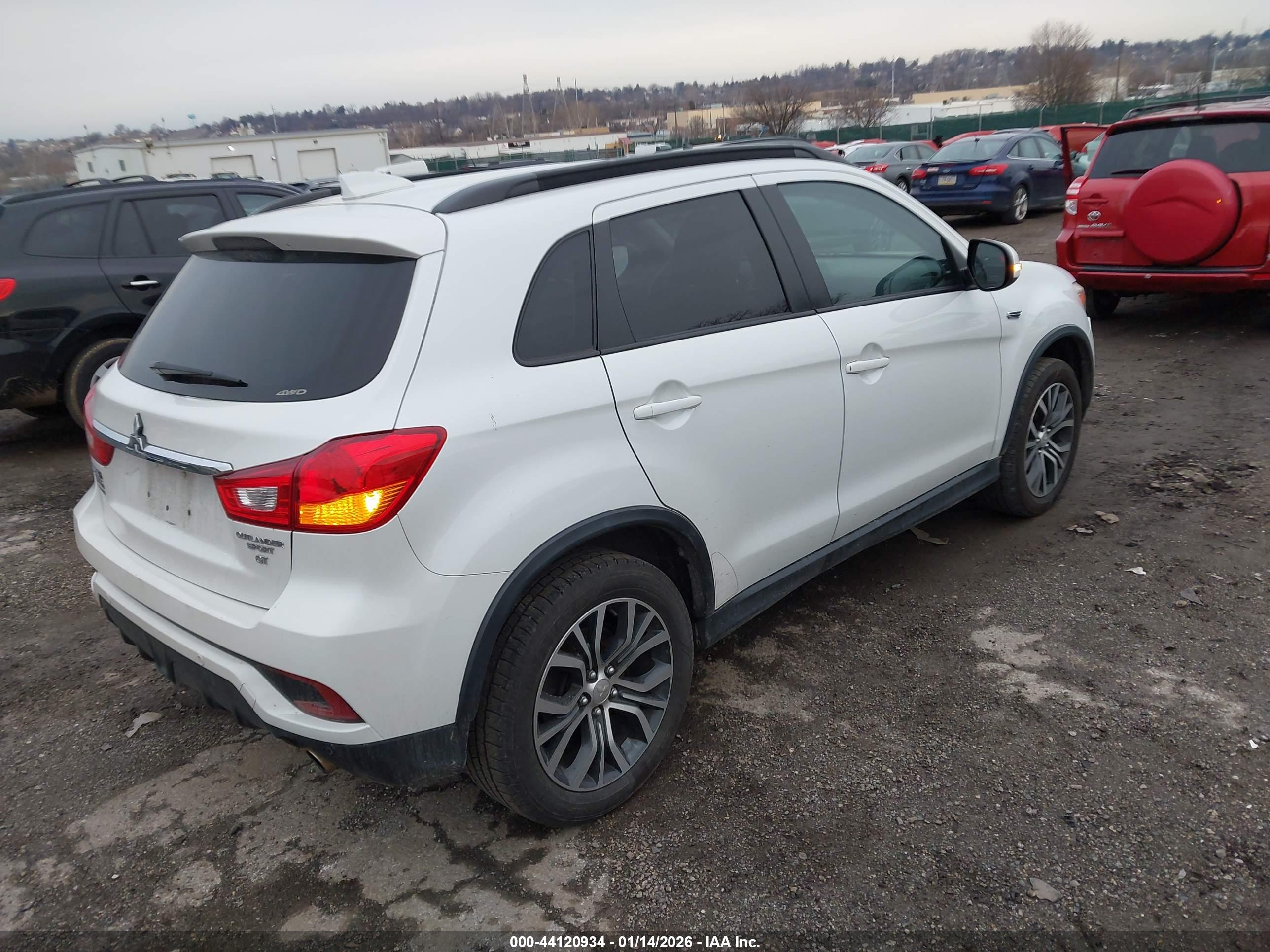 MITSUBISHI OUTLANDER image 4