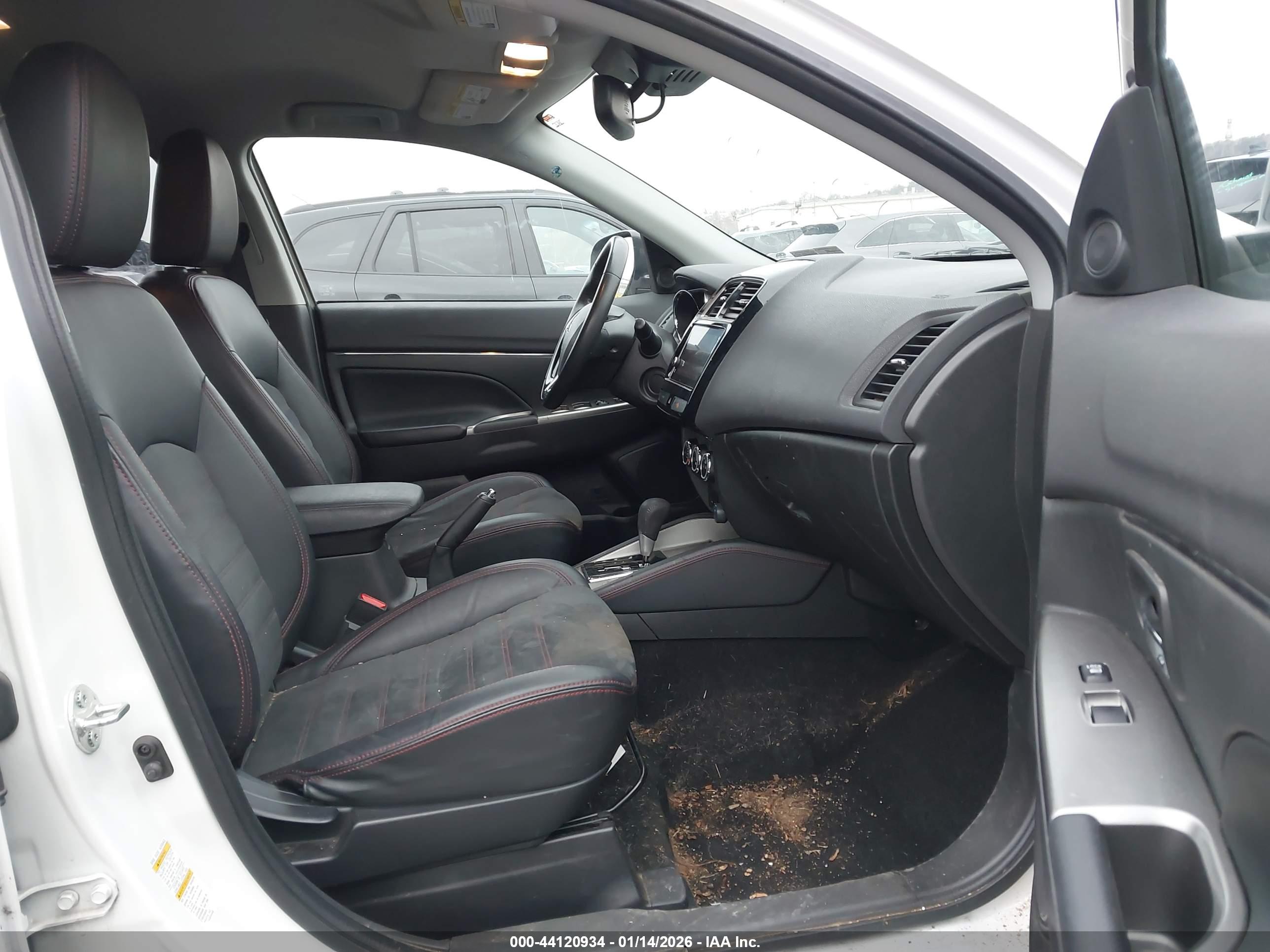 MITSUBISHI OUTLANDER image 5