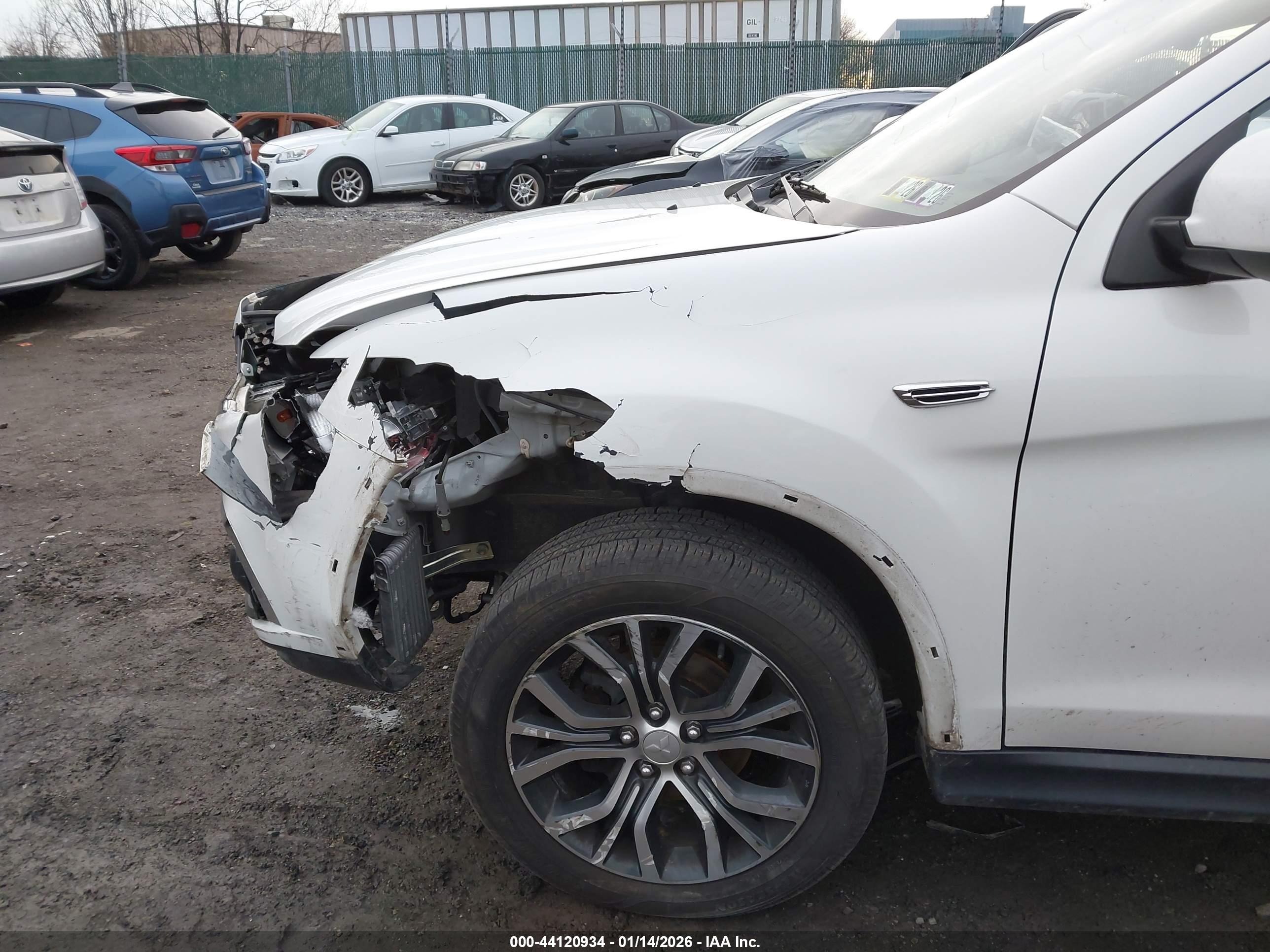 MITSUBISHI OUTLANDER image 6